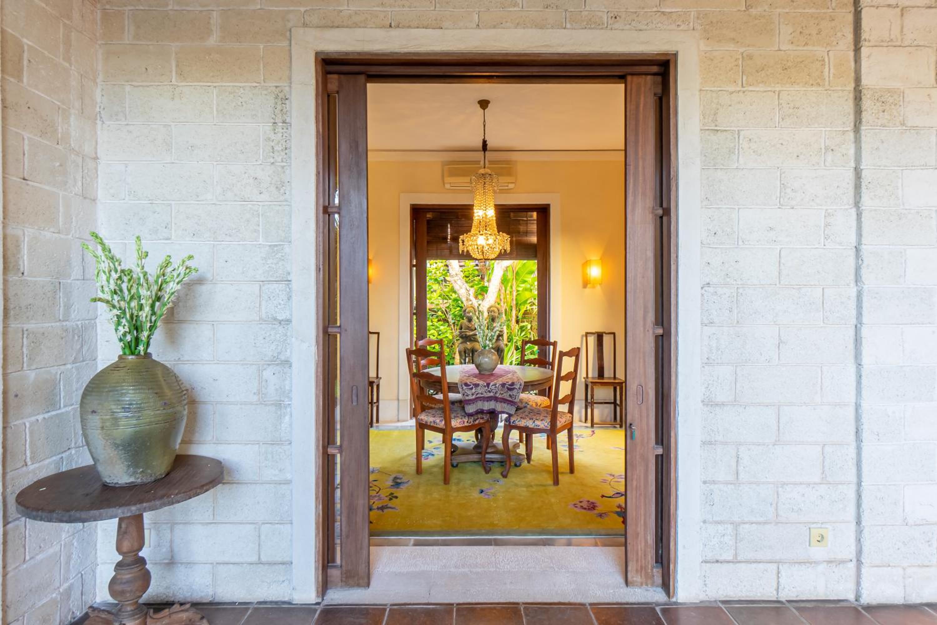 Villa - Photo 1