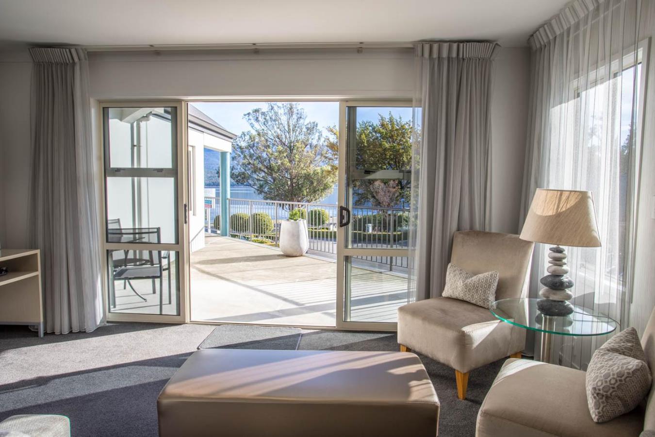 Premier Lakeview One Bedroom Suite - Upper Floor  - Photo 1