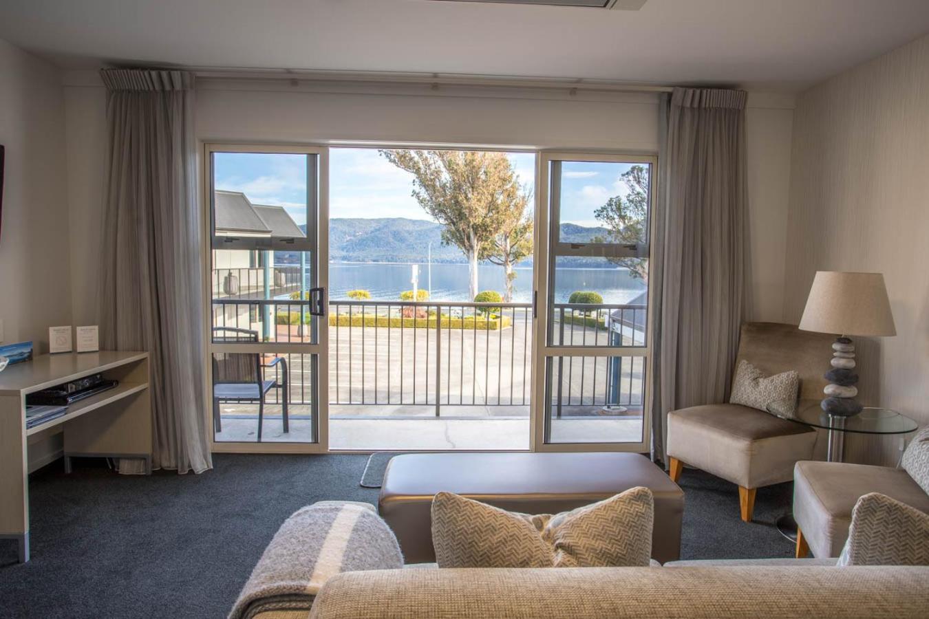 Superior One Bedroom Suite - Upper Floor  - Photo 5