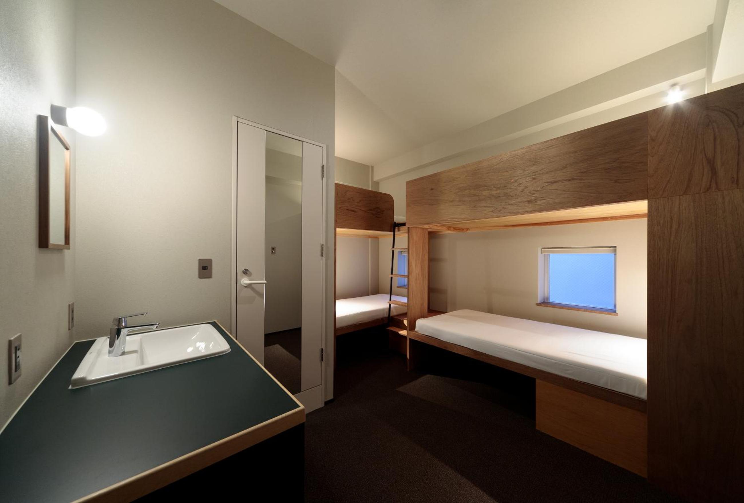 Quadruple Room with Shower - Photo 8
