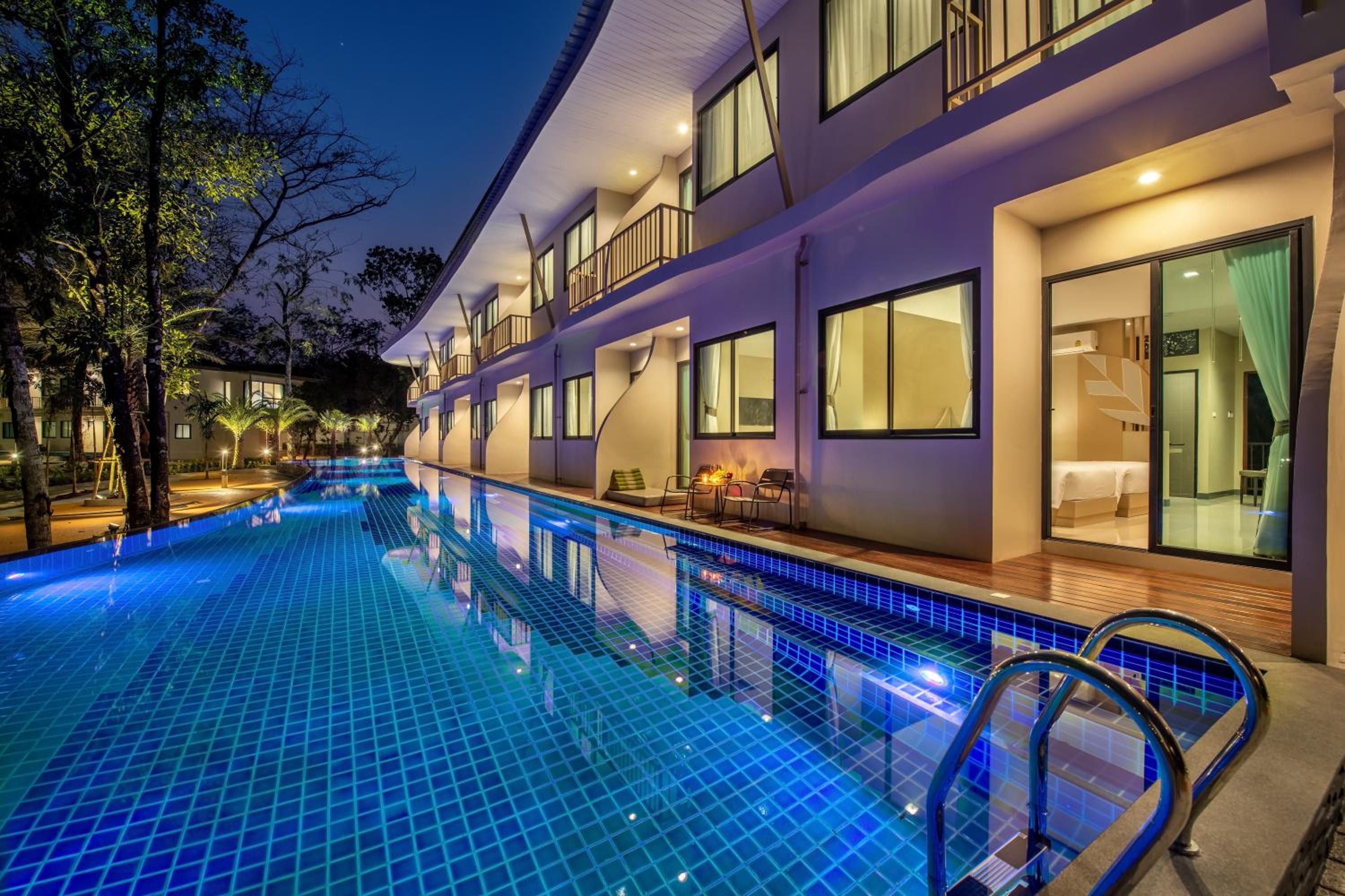 Deluxe Double Room with Pool Access - Photo 6
