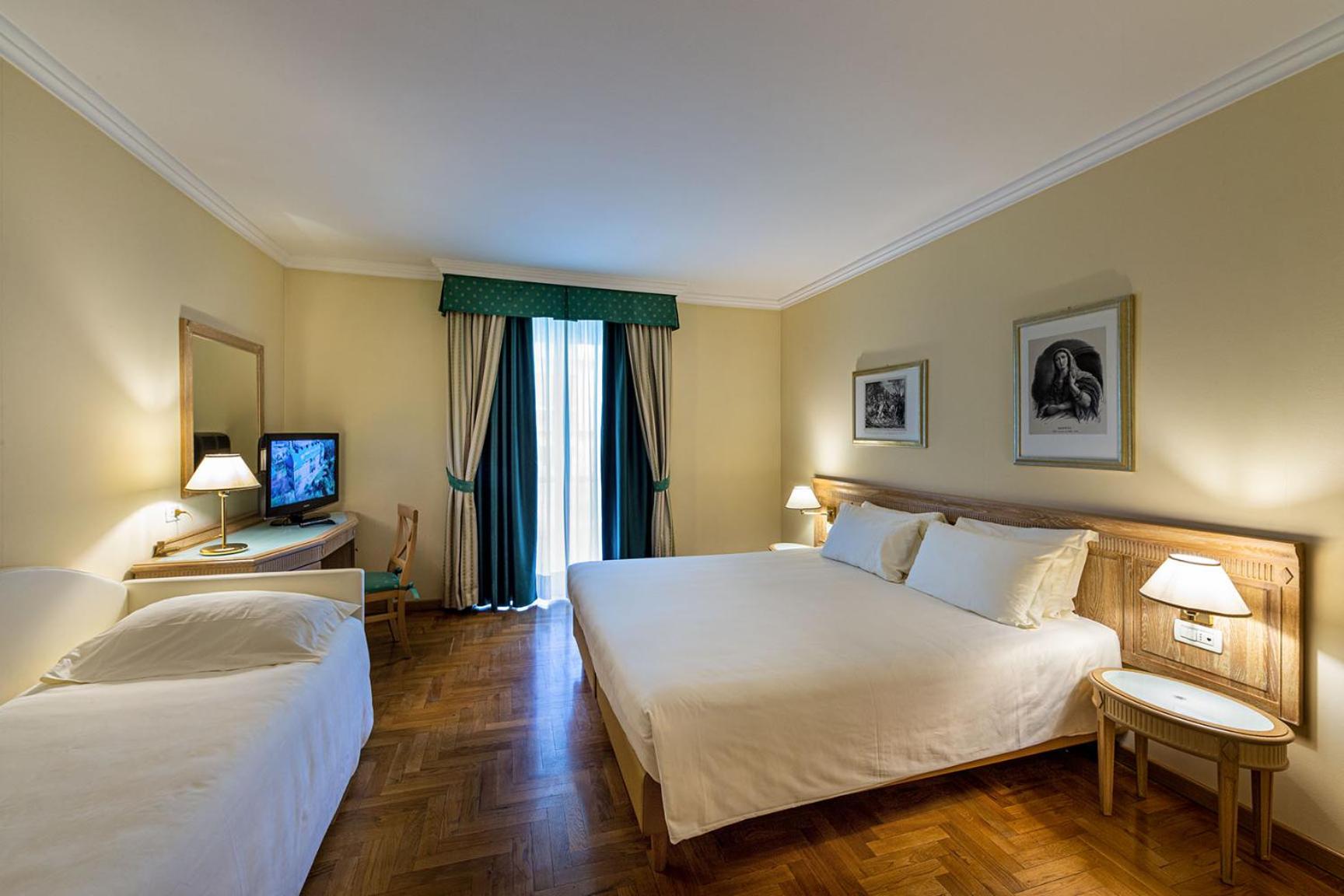 Superior Triple Room with Balcony photo 2