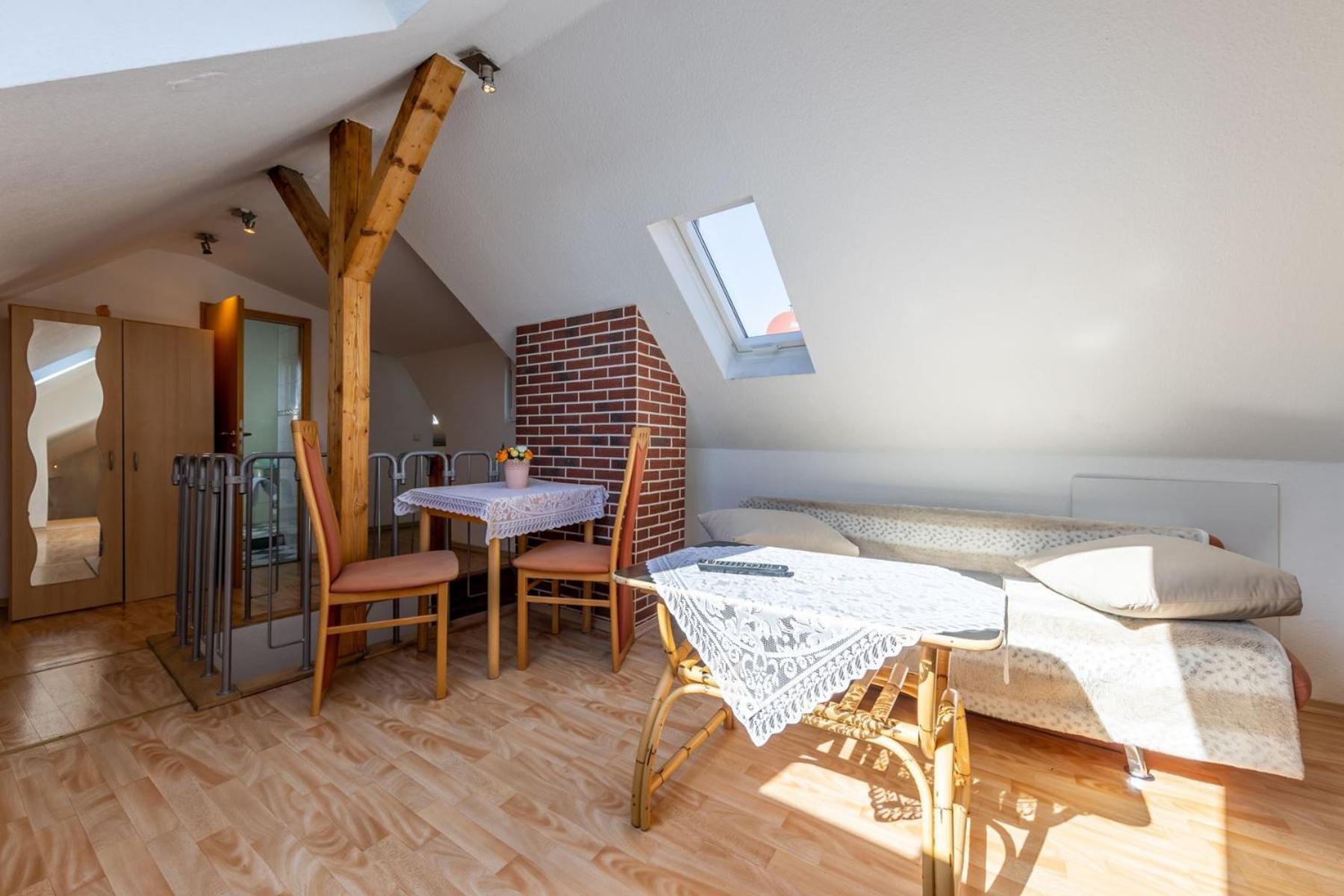 Studio - Split Level photo 1