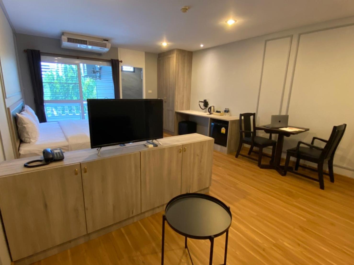 Premium Studio photo 3