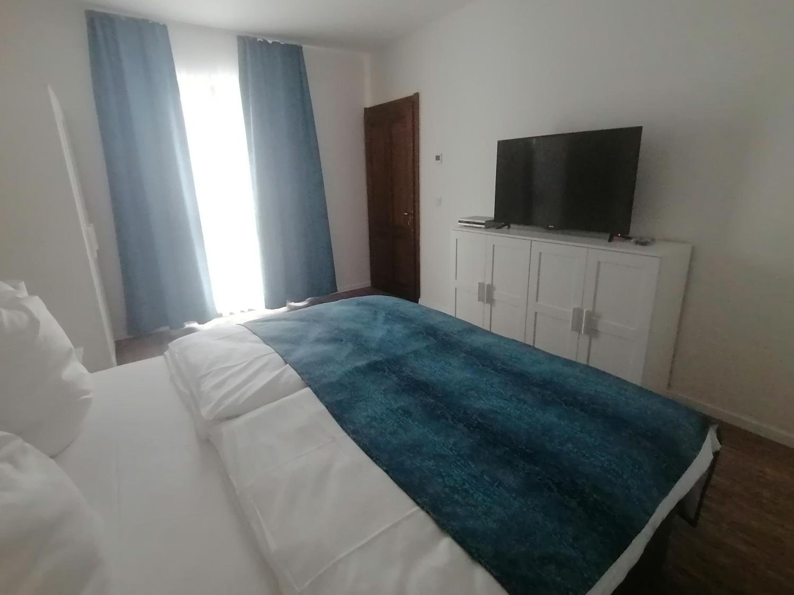 Deluxe Double or Twin Room photo 1