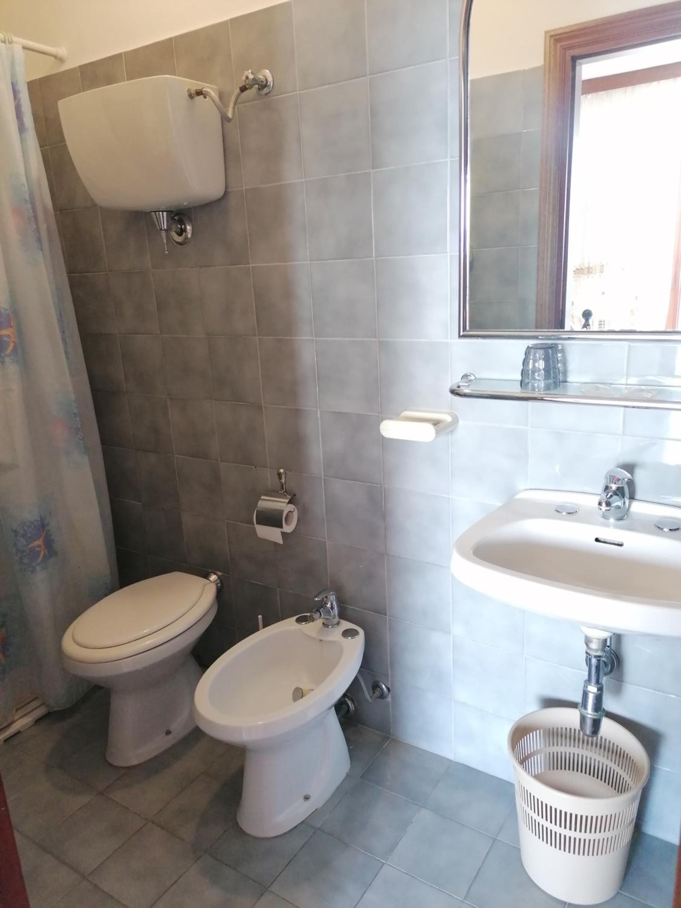 Double Room with Private Bathroom - Photo 4