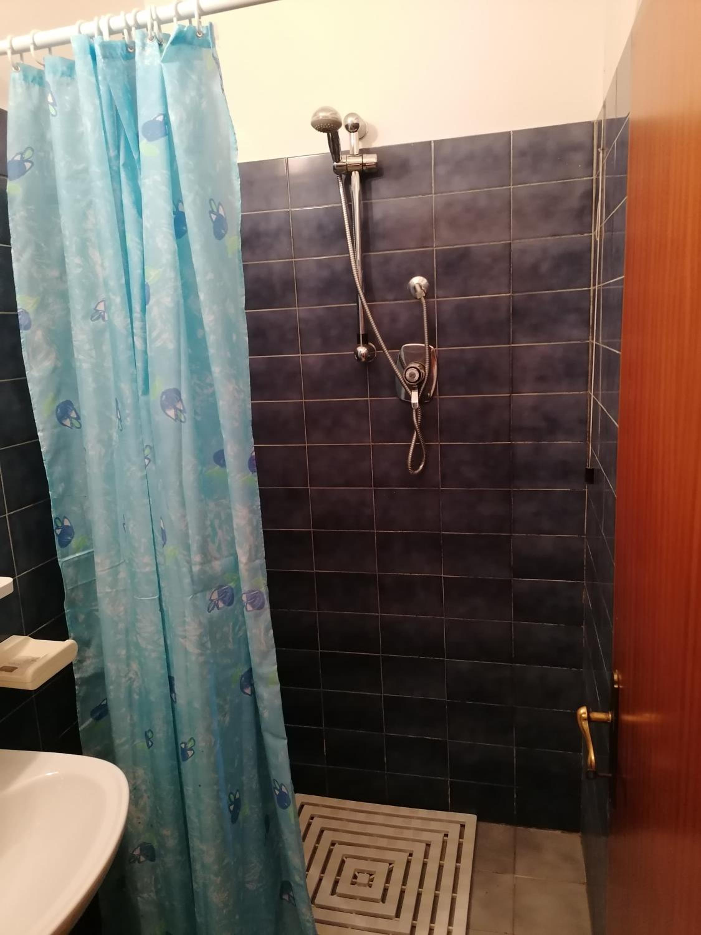Double Room with Private Bathroom - Photo 8