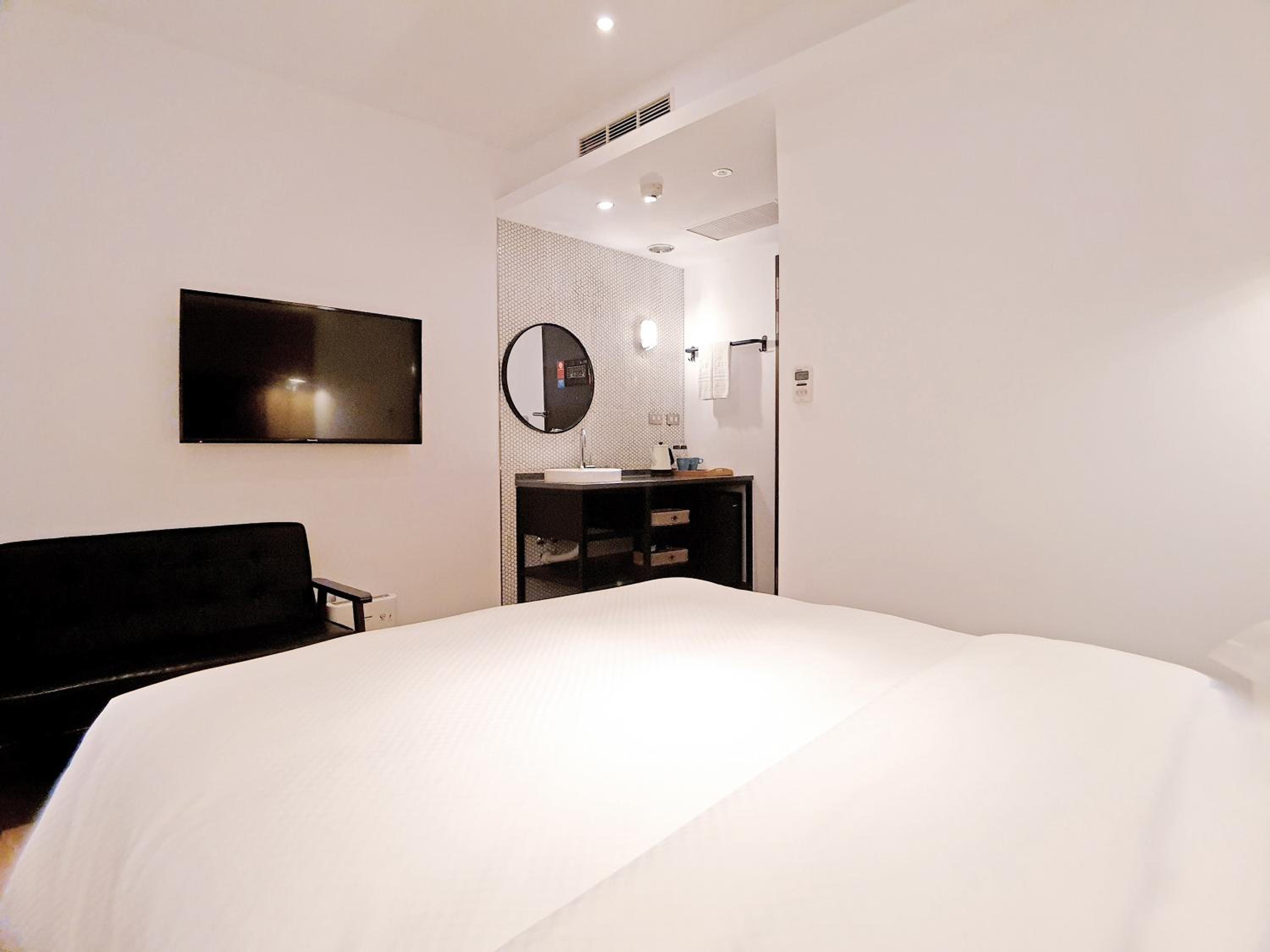 Elegant Double Room - Photo 1