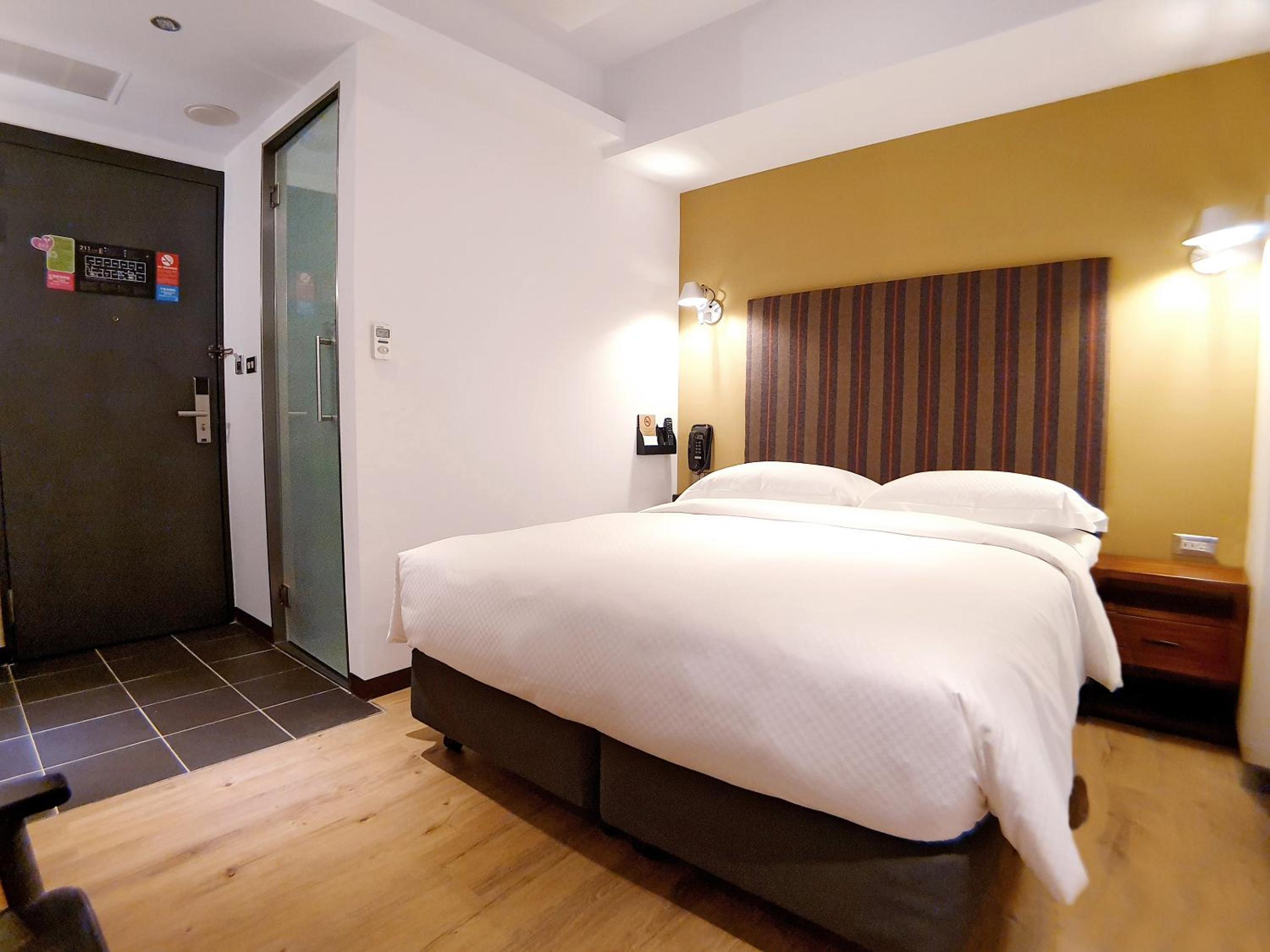 Elegant Double Room - Photo 10