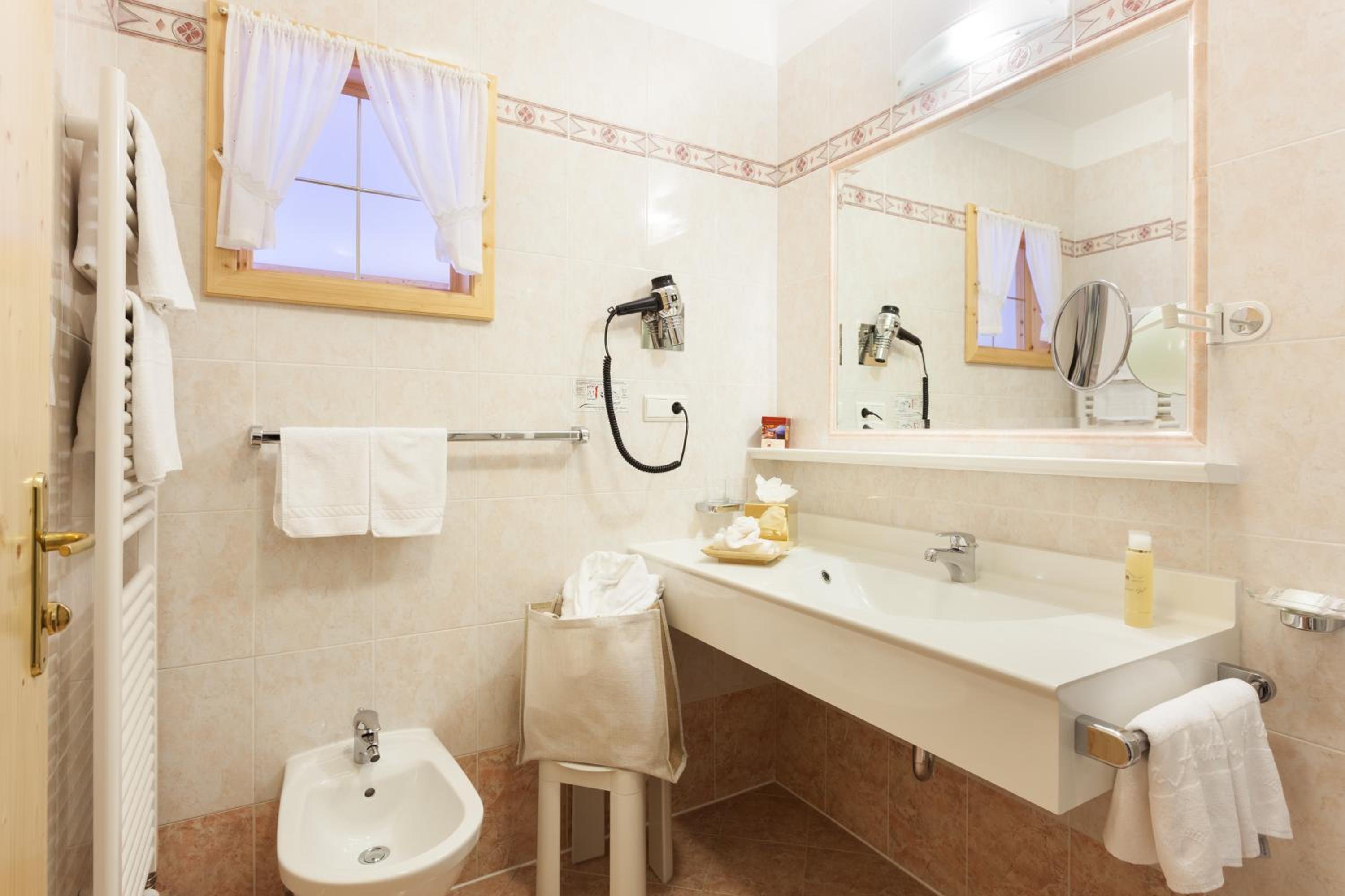 Double Room with Balcony - Photo 2
