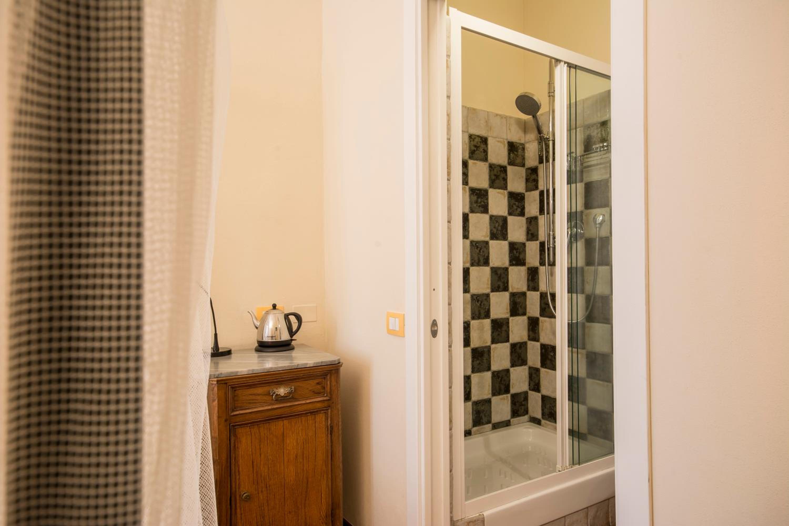 Classic Double or Twin Room - Photo 16