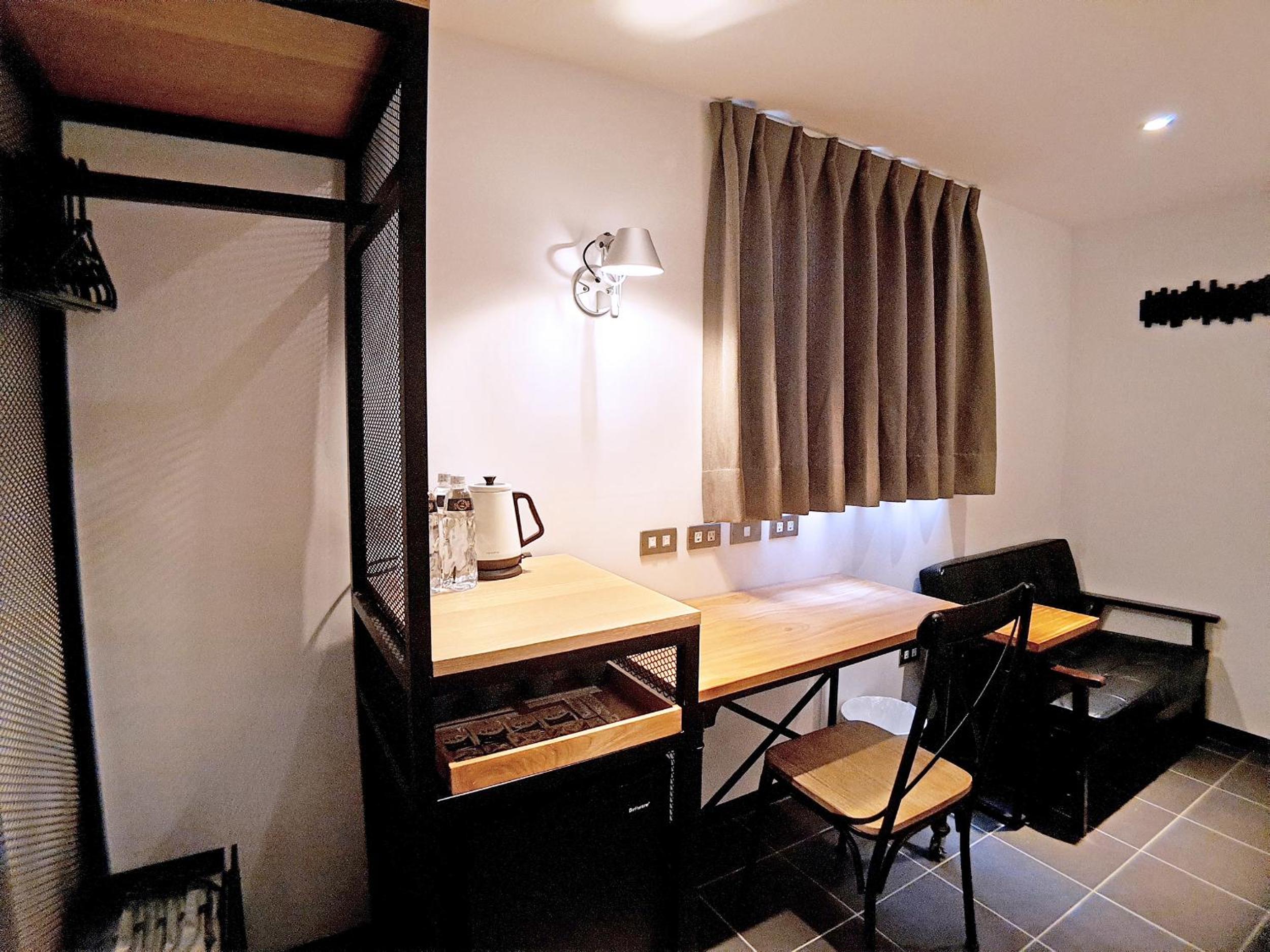 Cozy Family Room - Photo 7