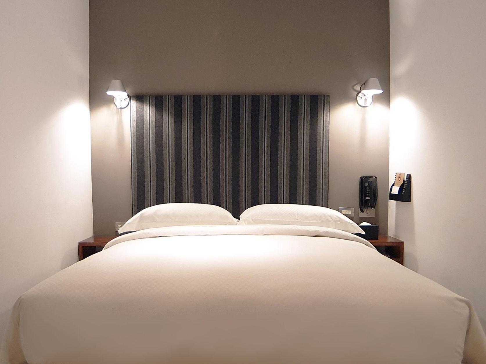 Elegant Double Room - Photo 4