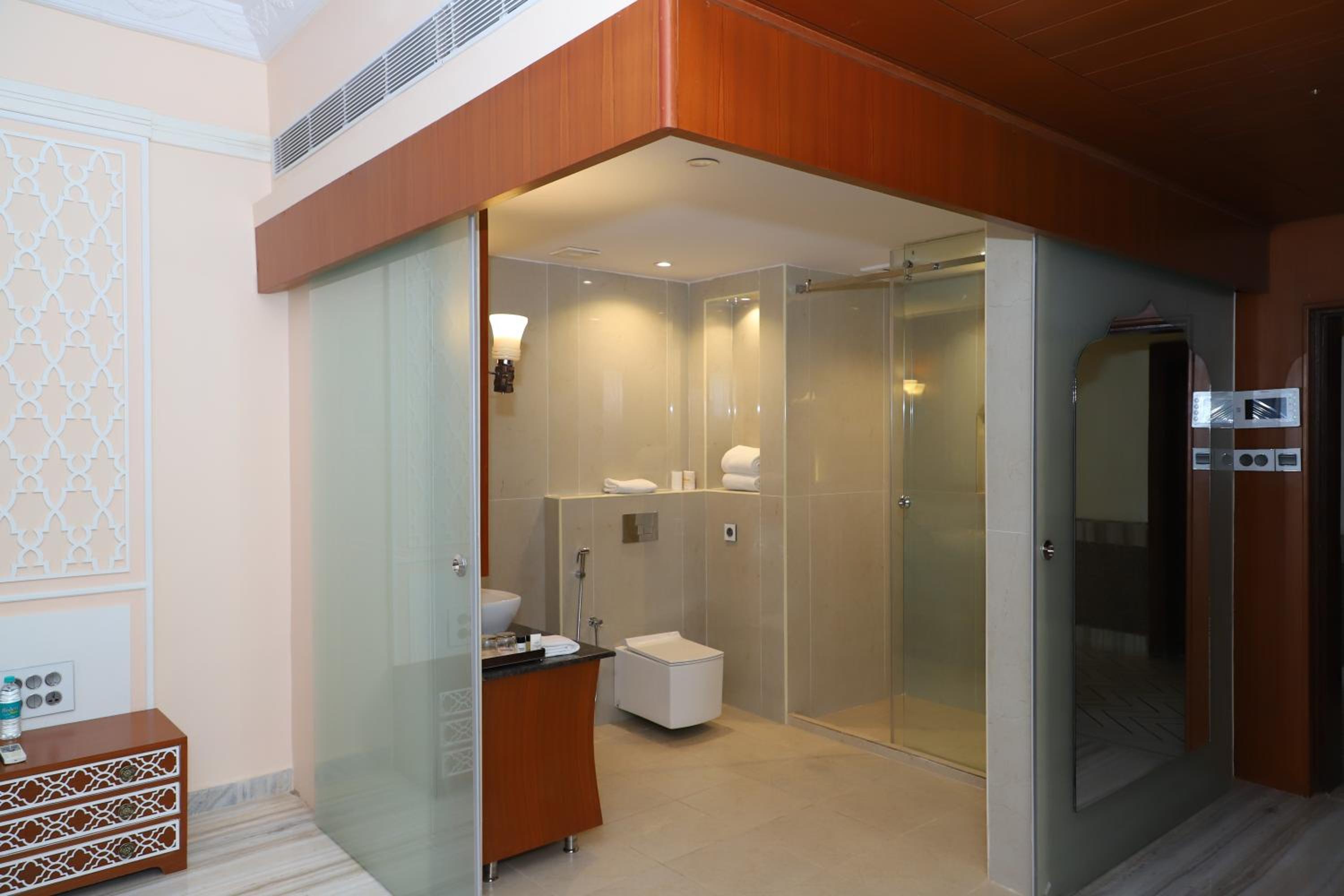 Luxury Room with Sitout - Photo 3