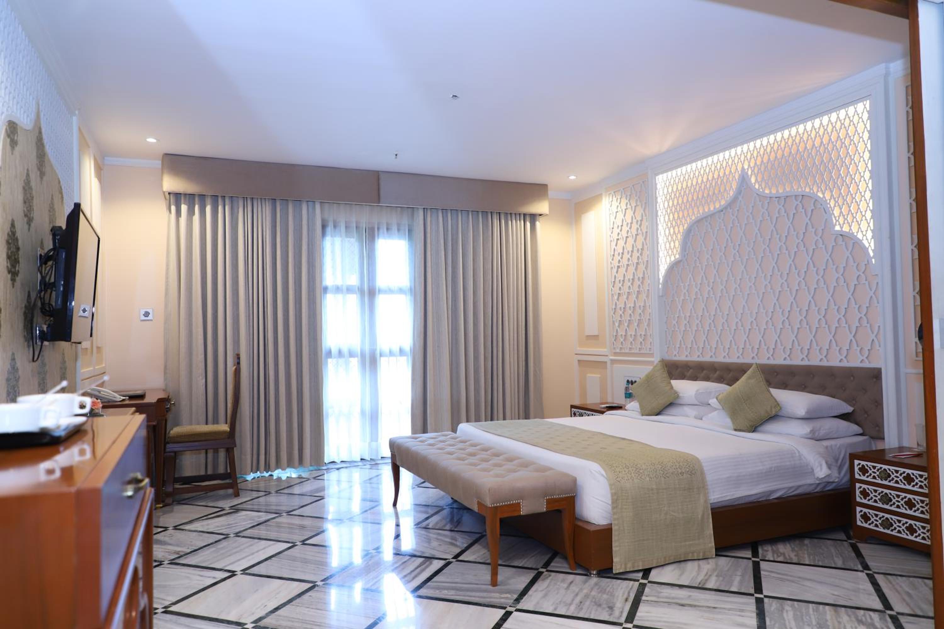 Luxury Room with Sitout - Photo 2