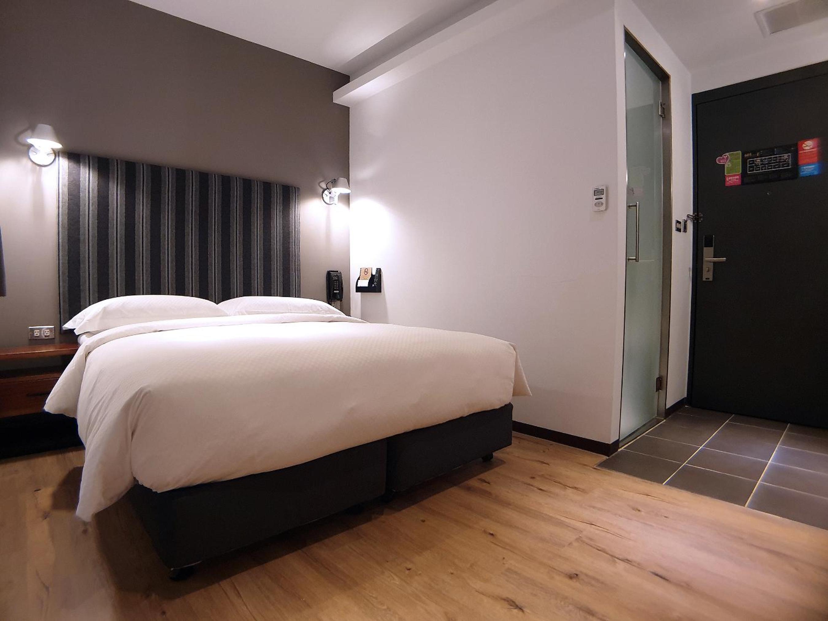 Elegant Double Room - Photo 7