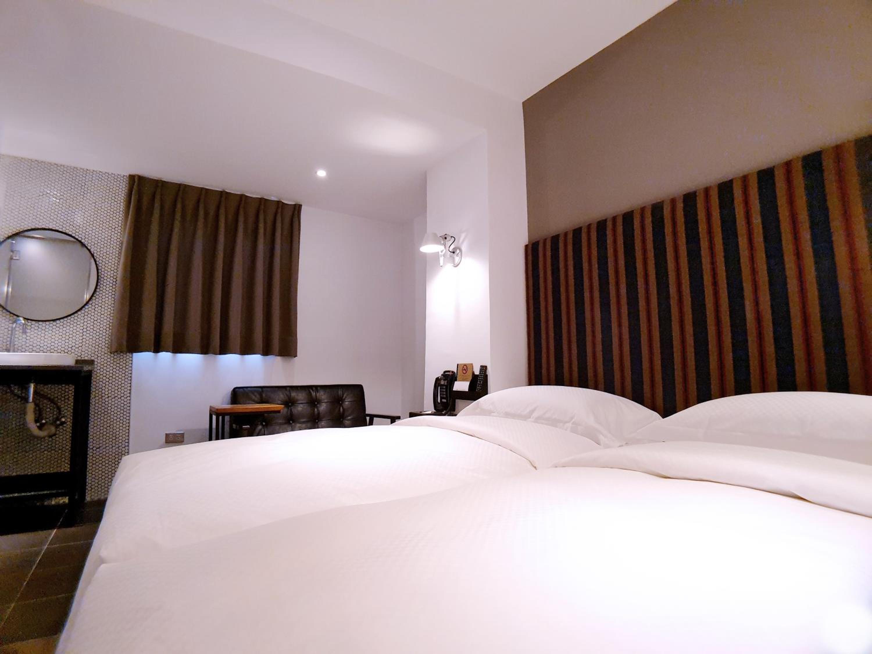 Business Twin Room - Photo 5