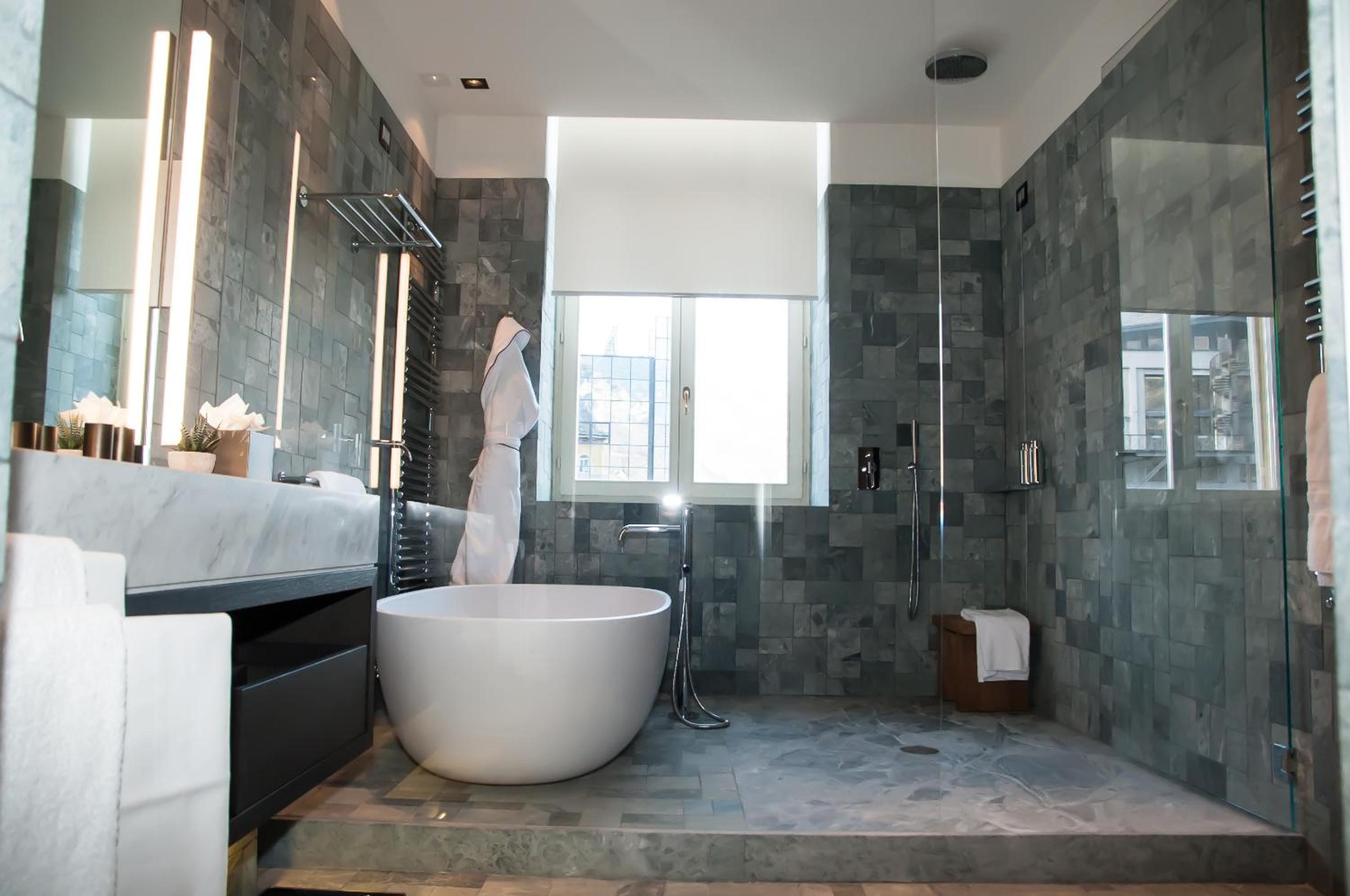 Suite - Photo 9