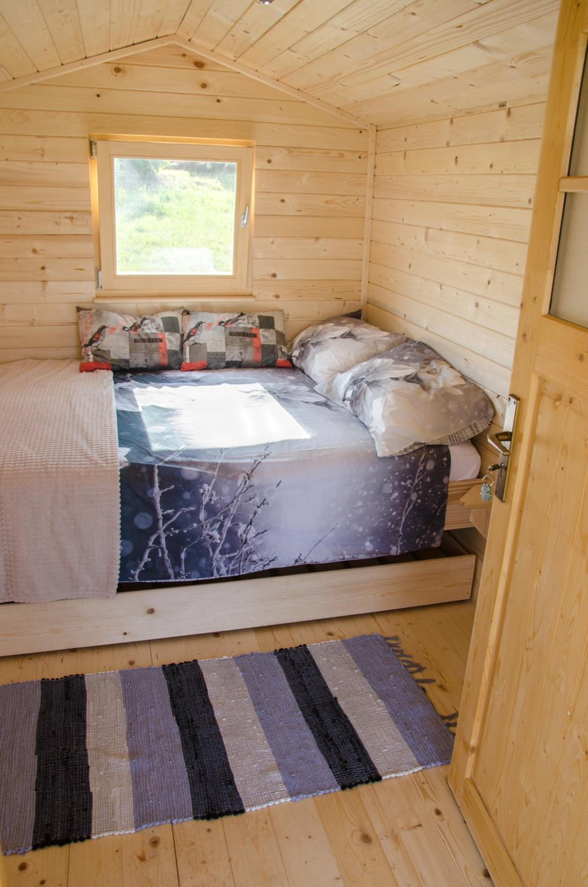 Mobile Home - Photo 5
