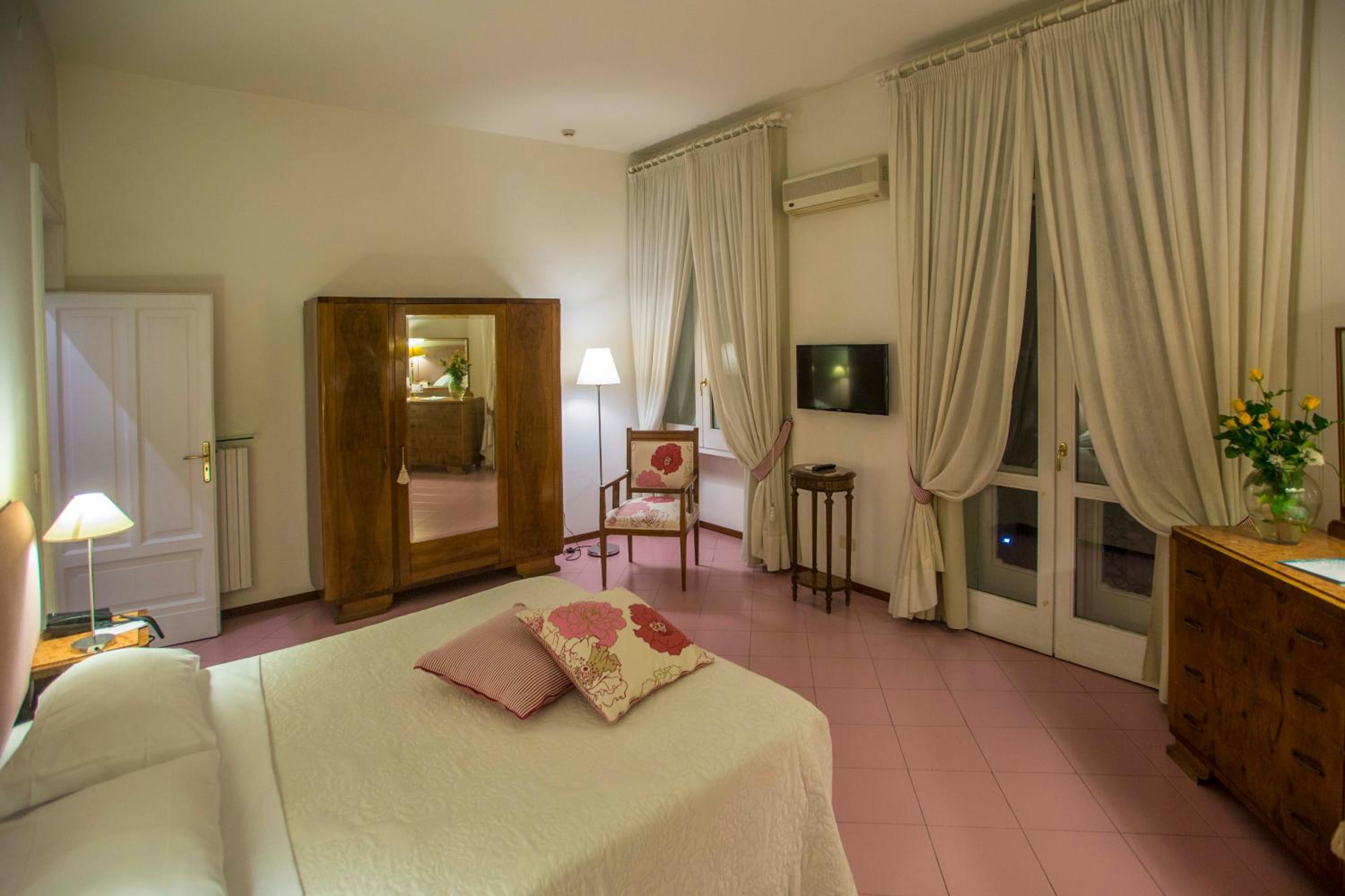 Suite - Photo 5