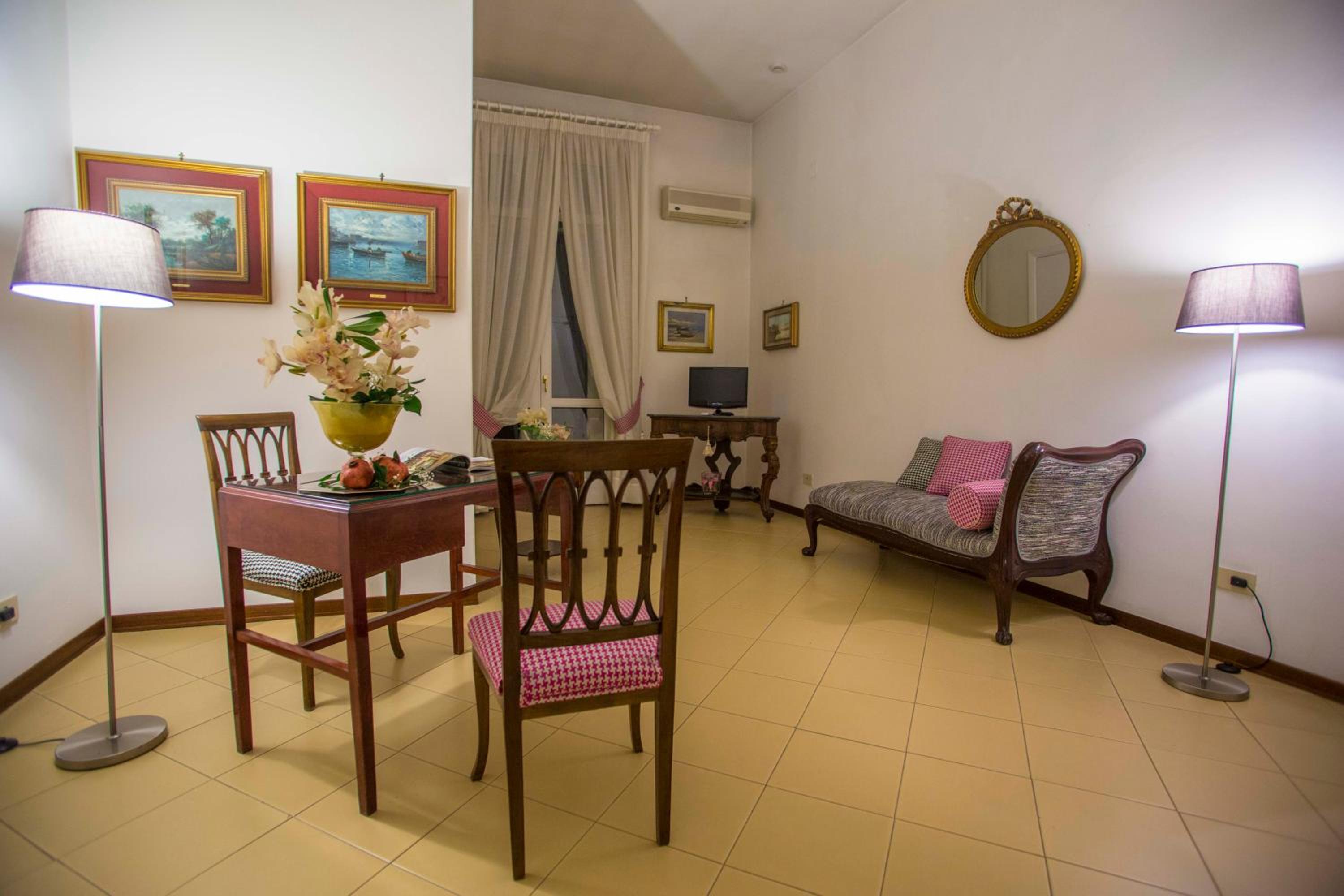 Suite - Photo 6
