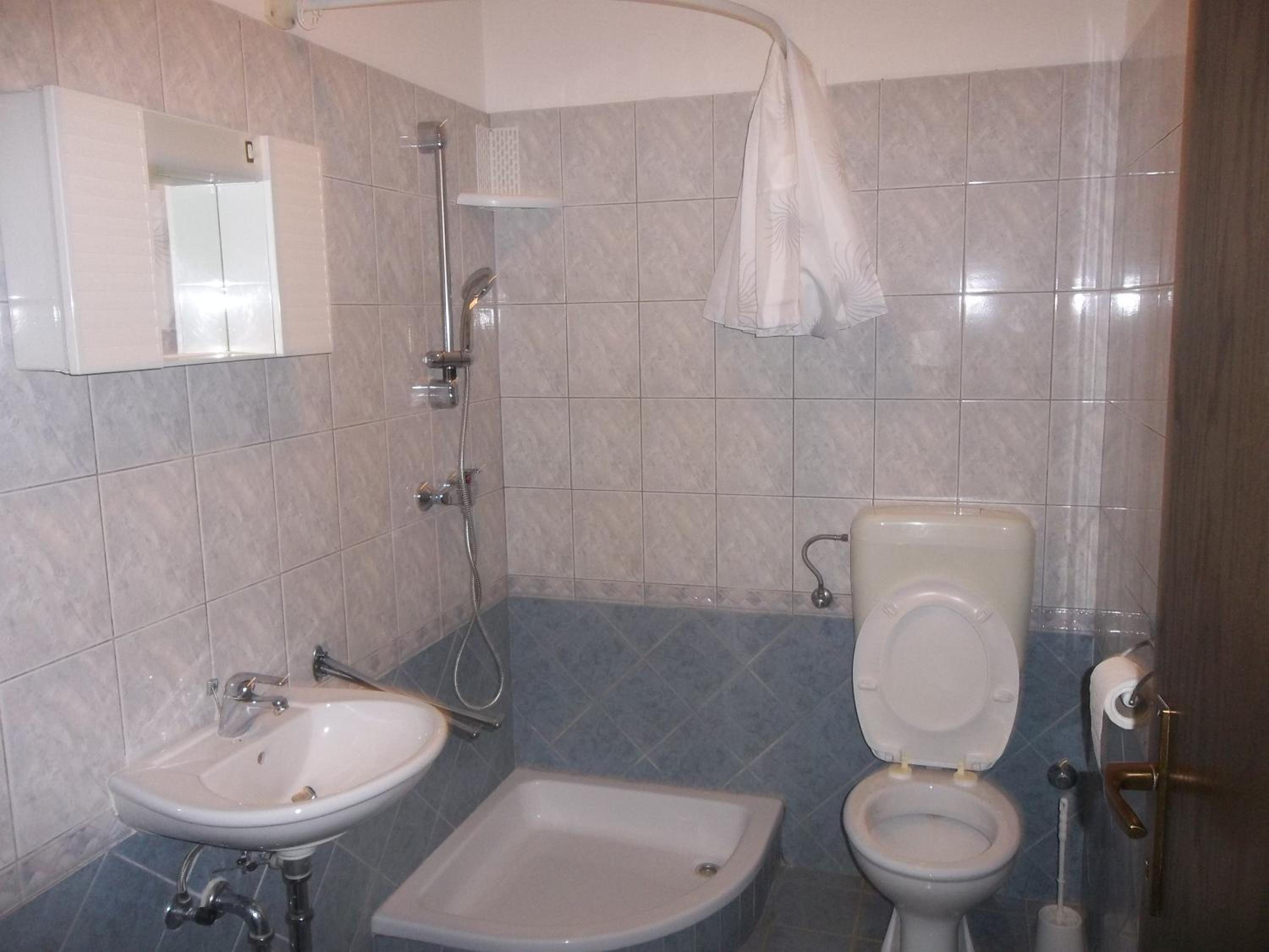 One-Bedroom Apartment - Photo 7