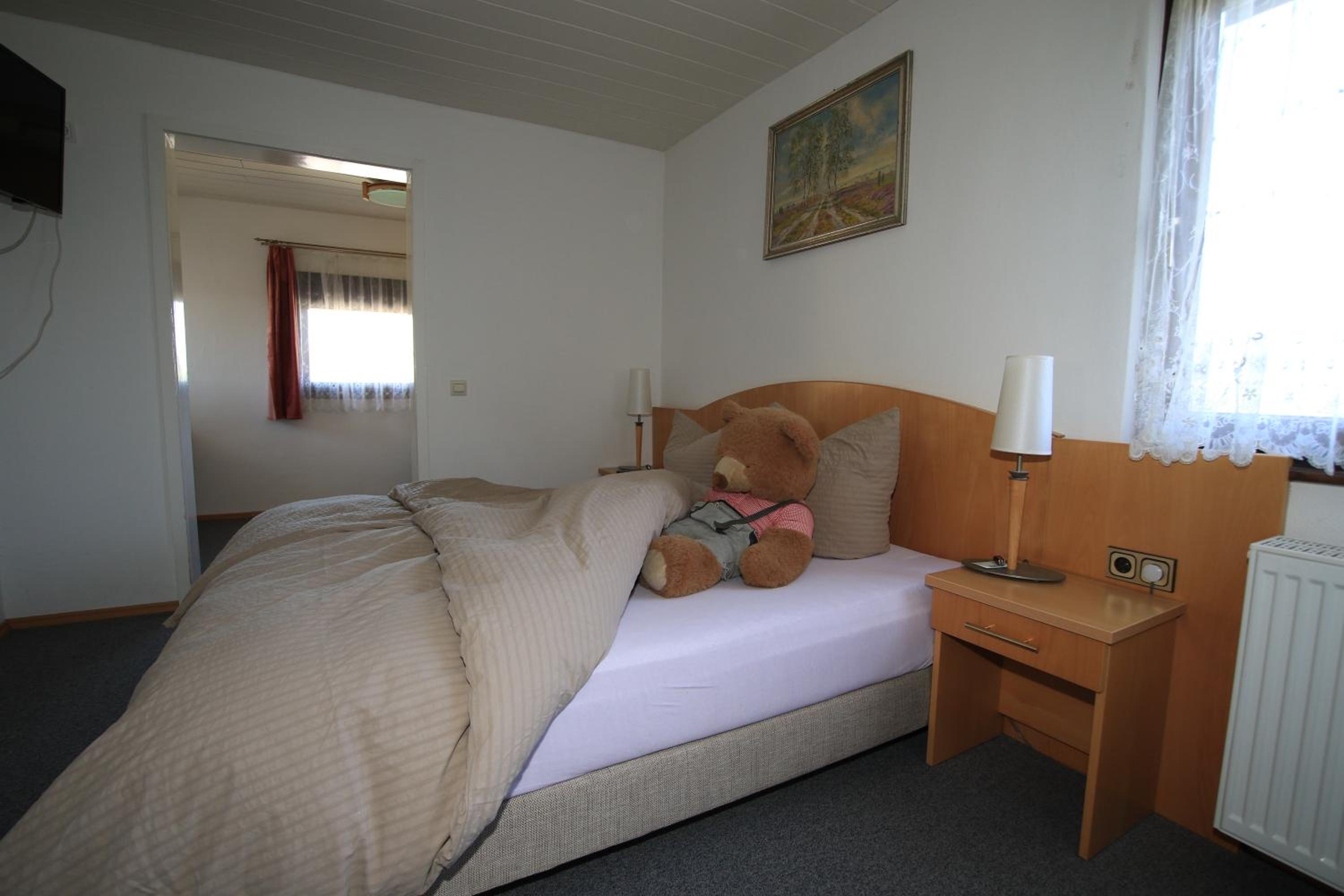 Double or Twin Room with Shower - Photo 12