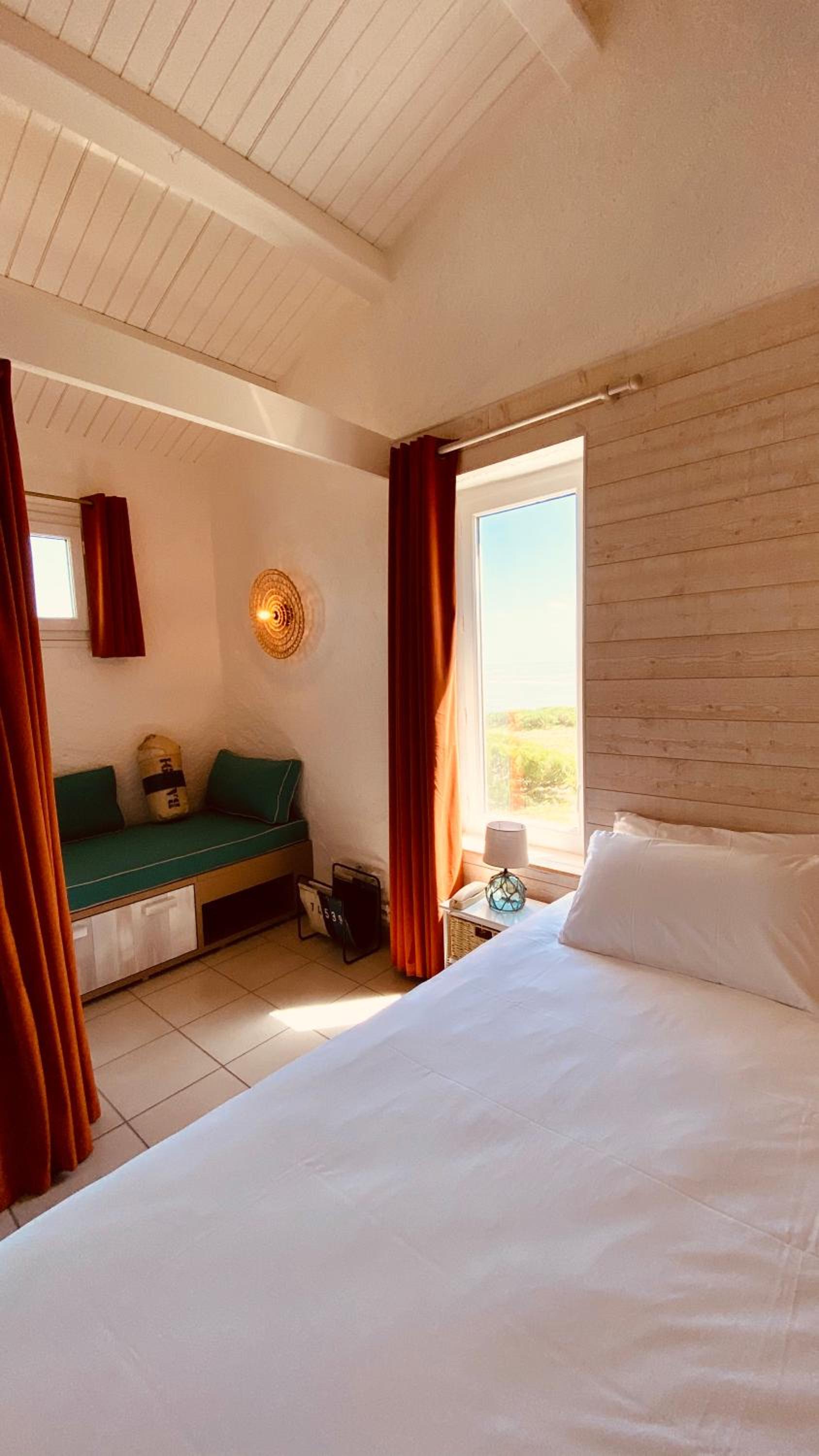 Deluxe Double Room with Side Sea View photo 3