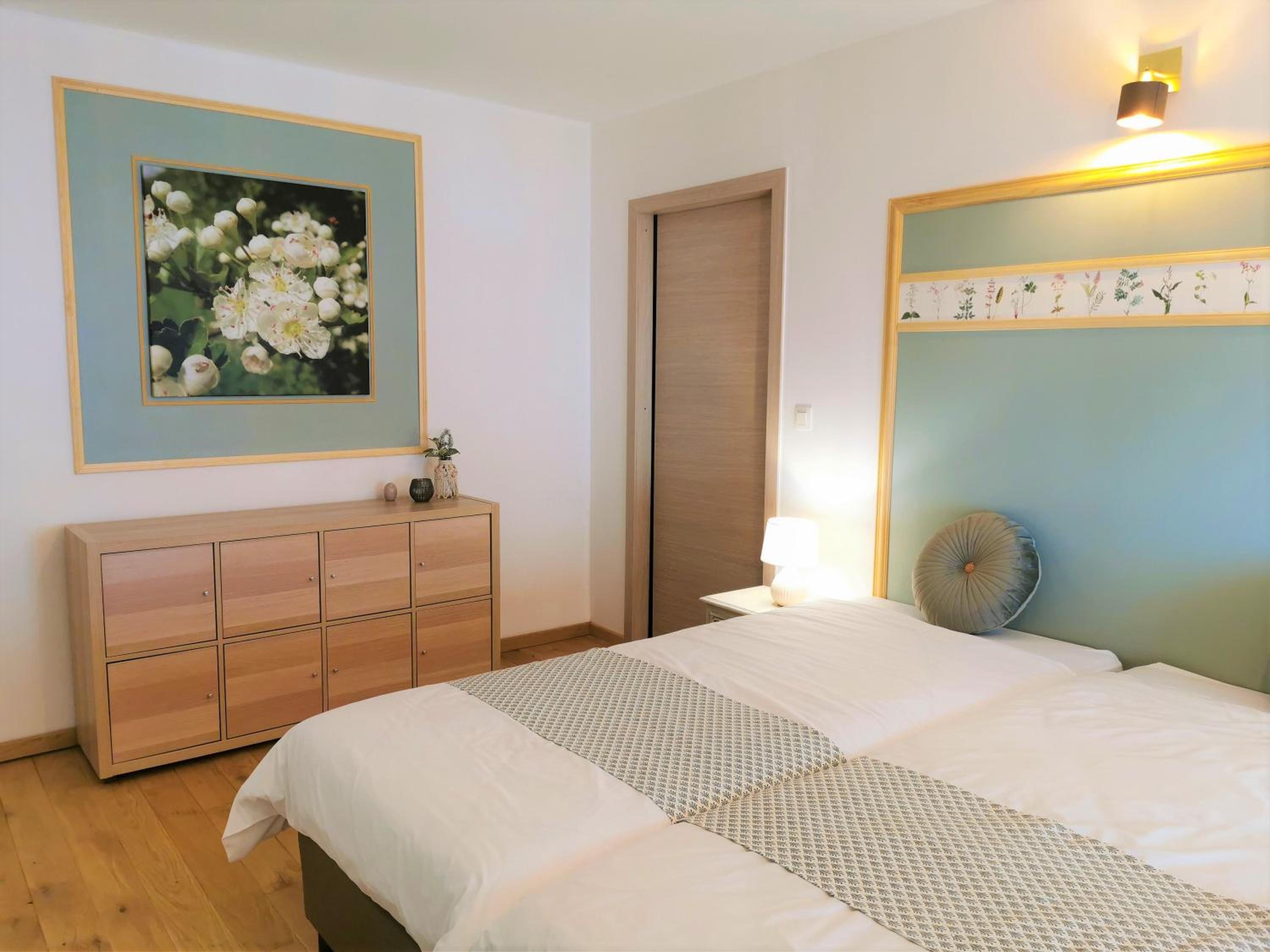 Seven-Bedroom House photo 1