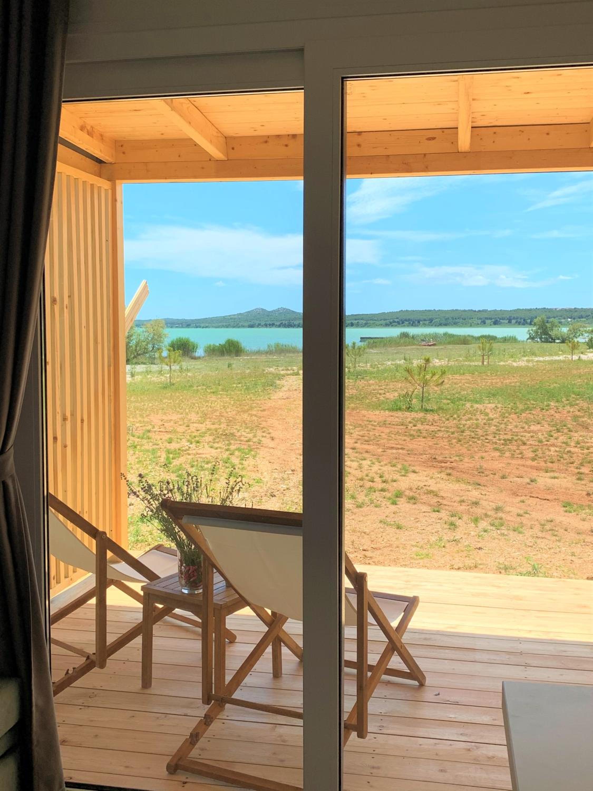 One-Bedroom Mobile home 2+2 with Terrace and Lake View - Photo 3