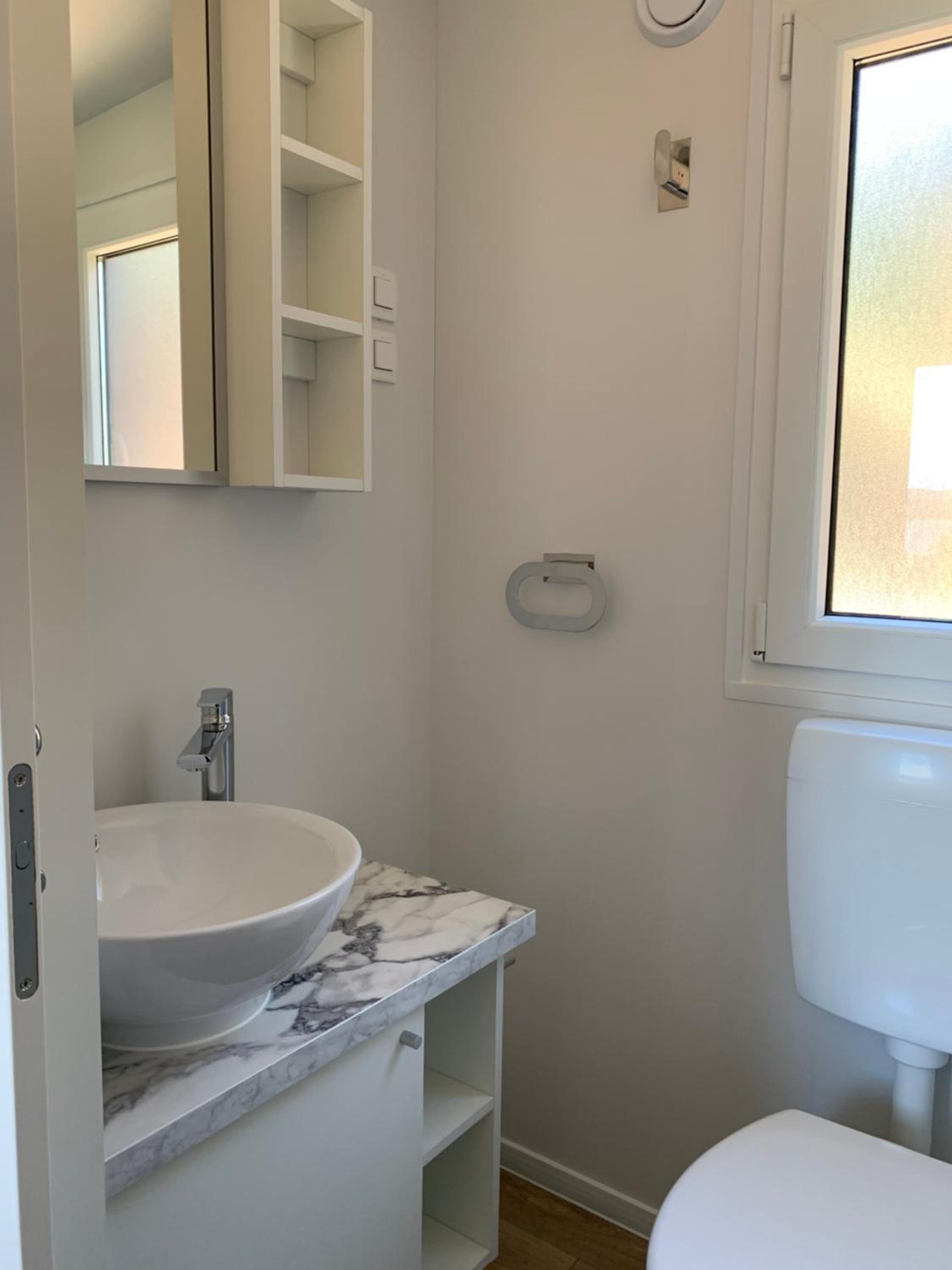 One-Bedroom Mobile home 2+2 with Terrace and Lake View - Photo 6