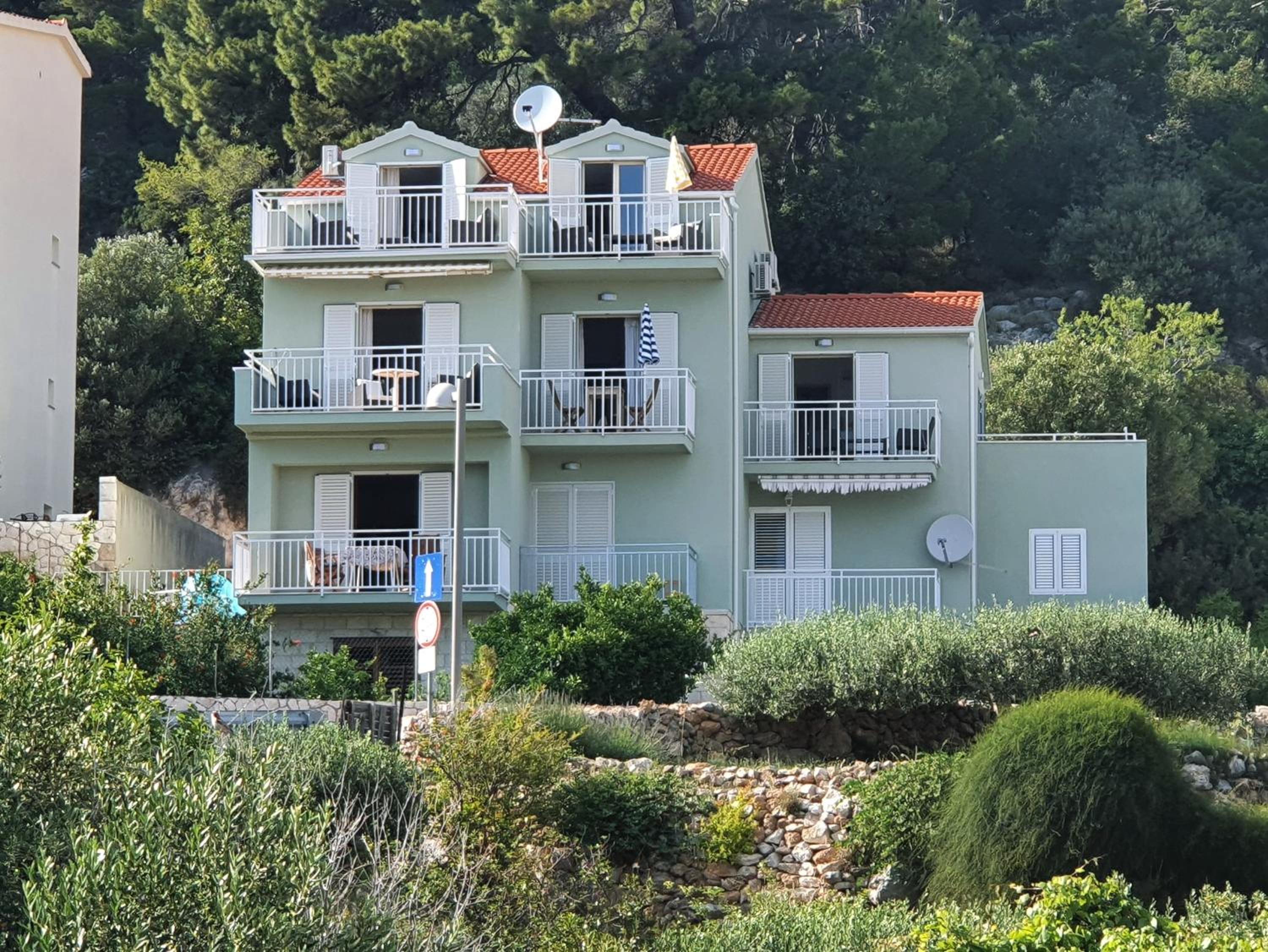 Studio Apartment with Balcony photo 2