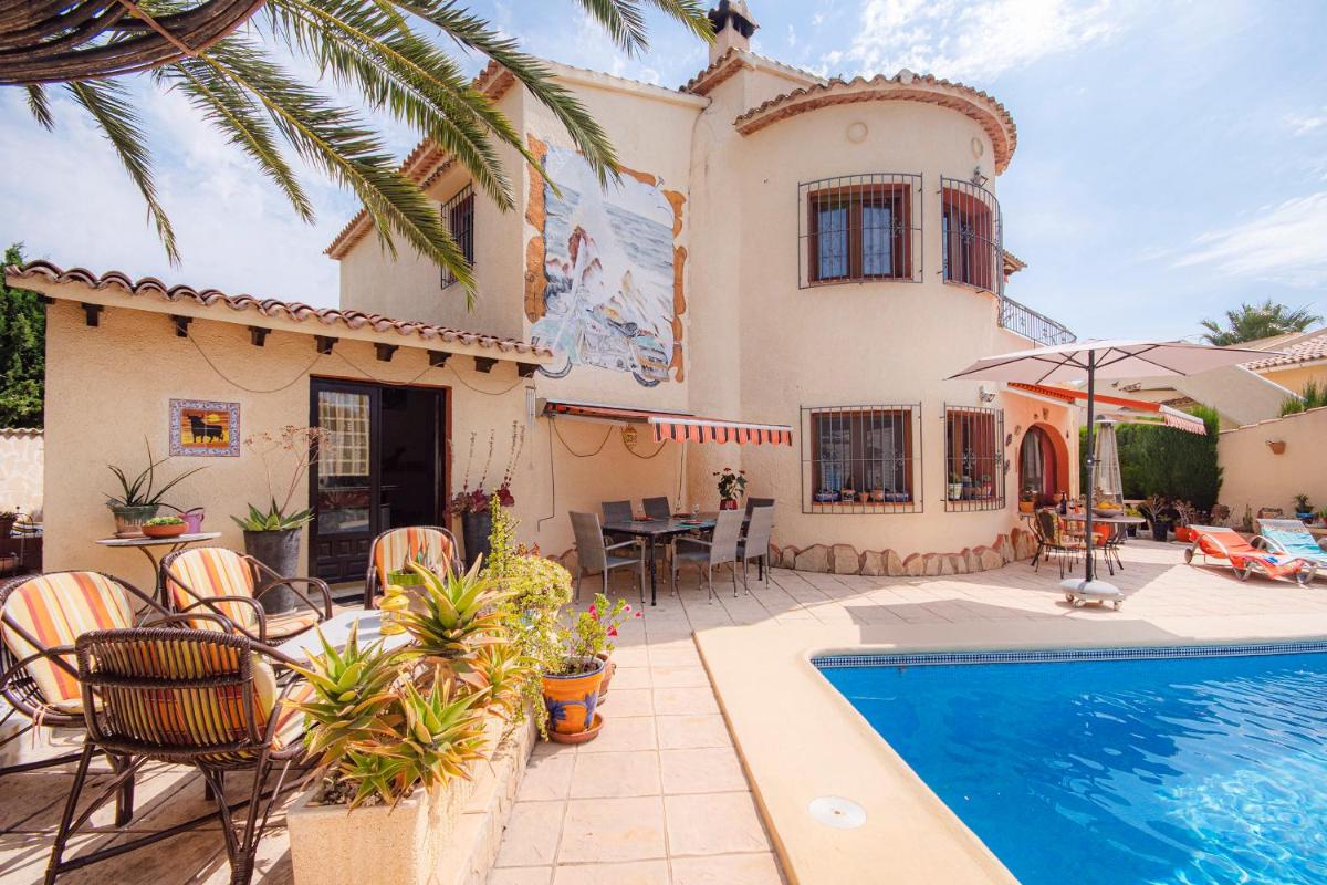 Villa photo 2