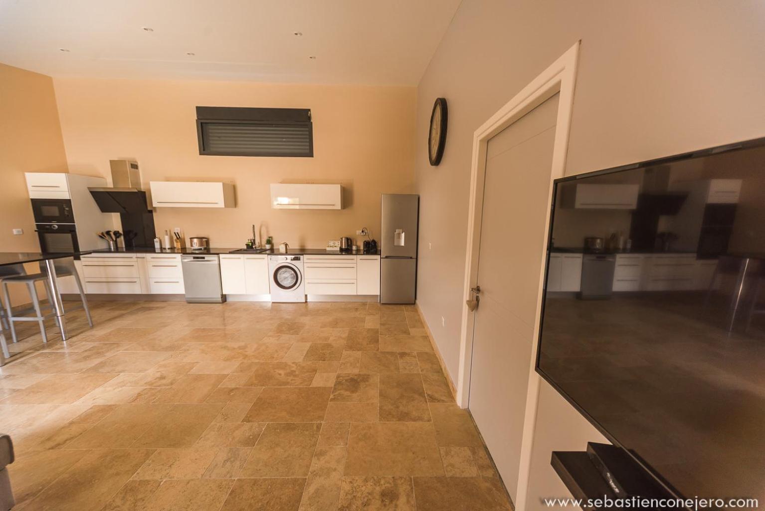 Two-Bedroom Apartment with Mountain View photo 2