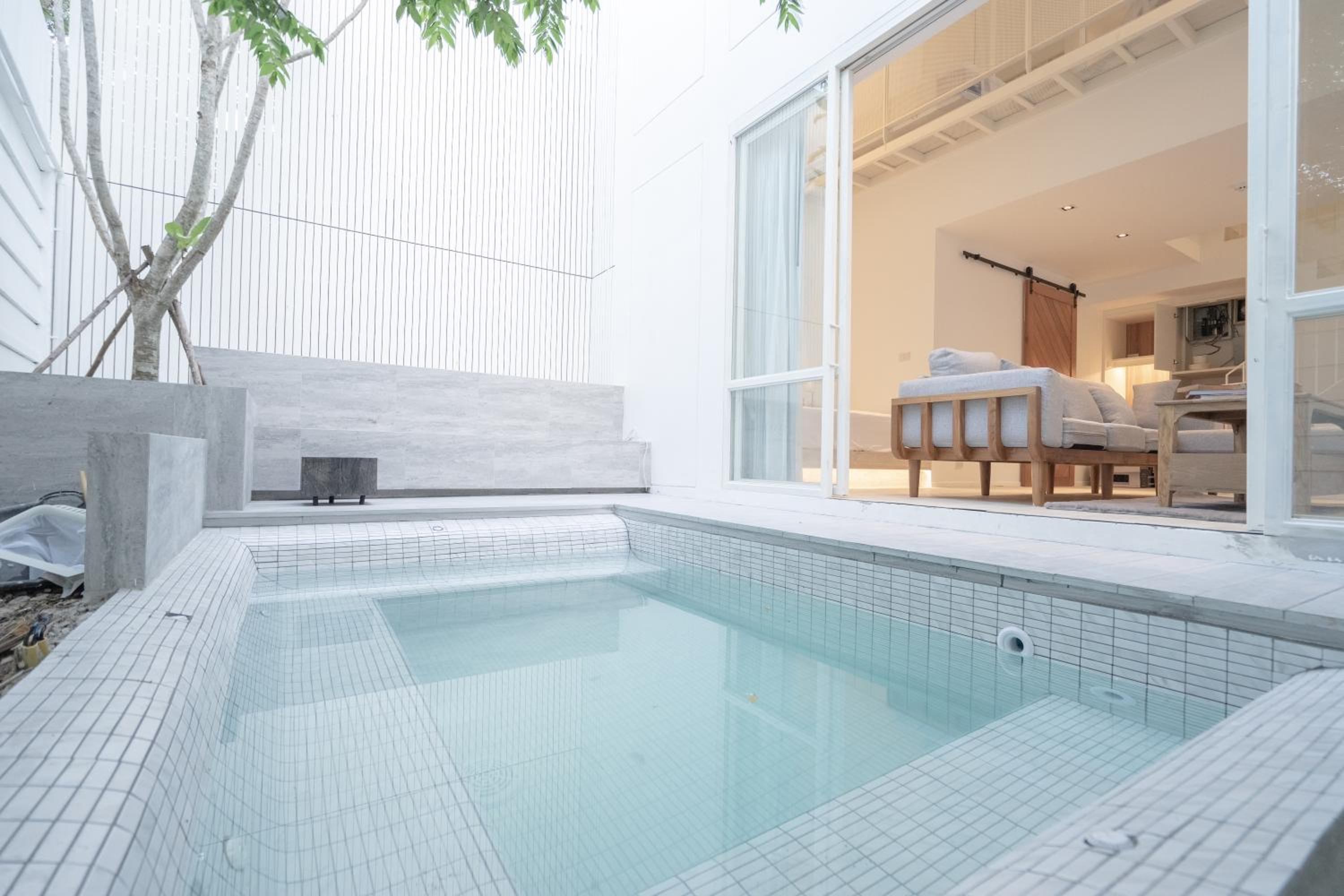 Villa with Private Pool - Photo 10