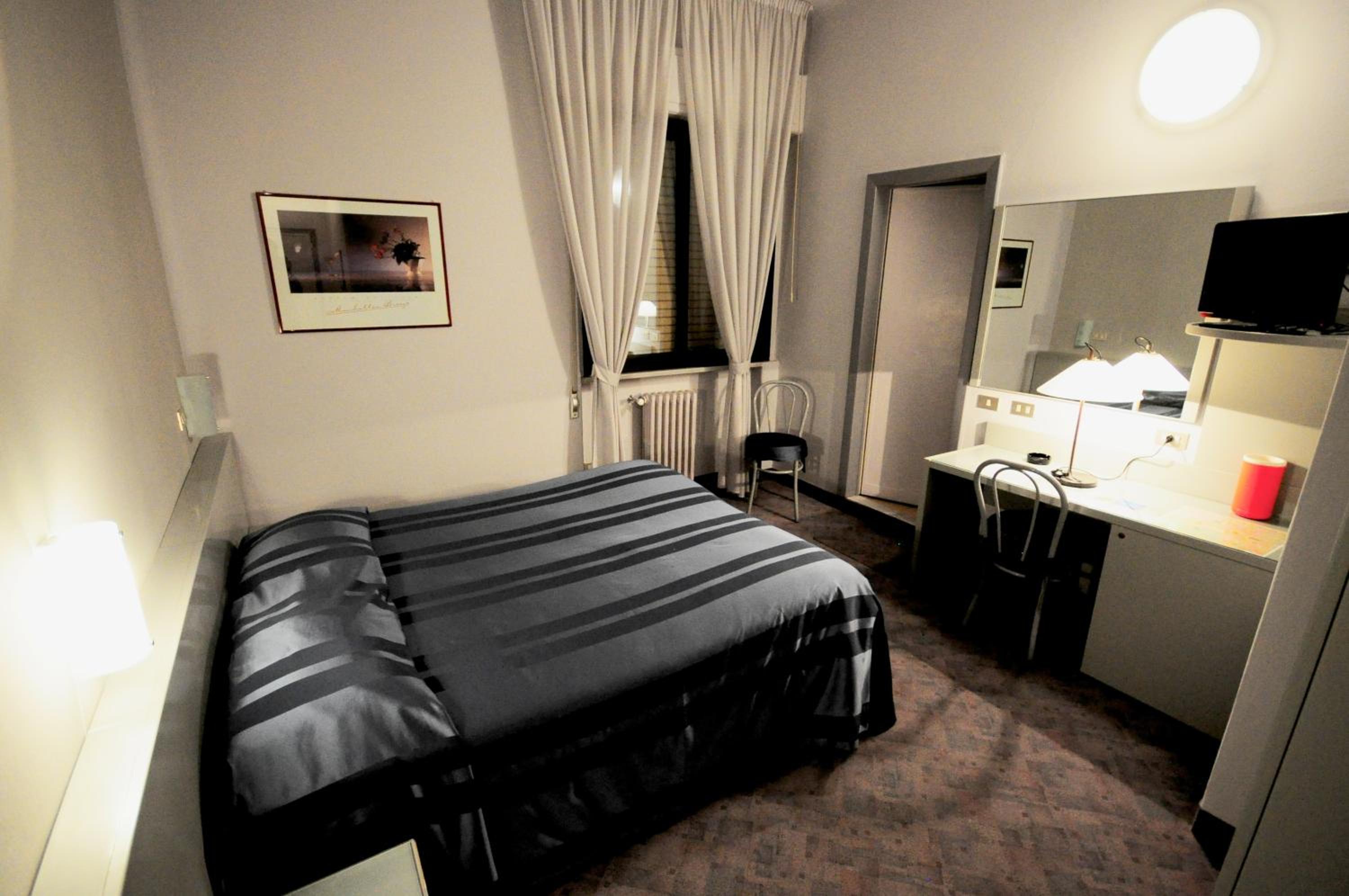 Double or Twin Room (1 Adult) - Photo 1