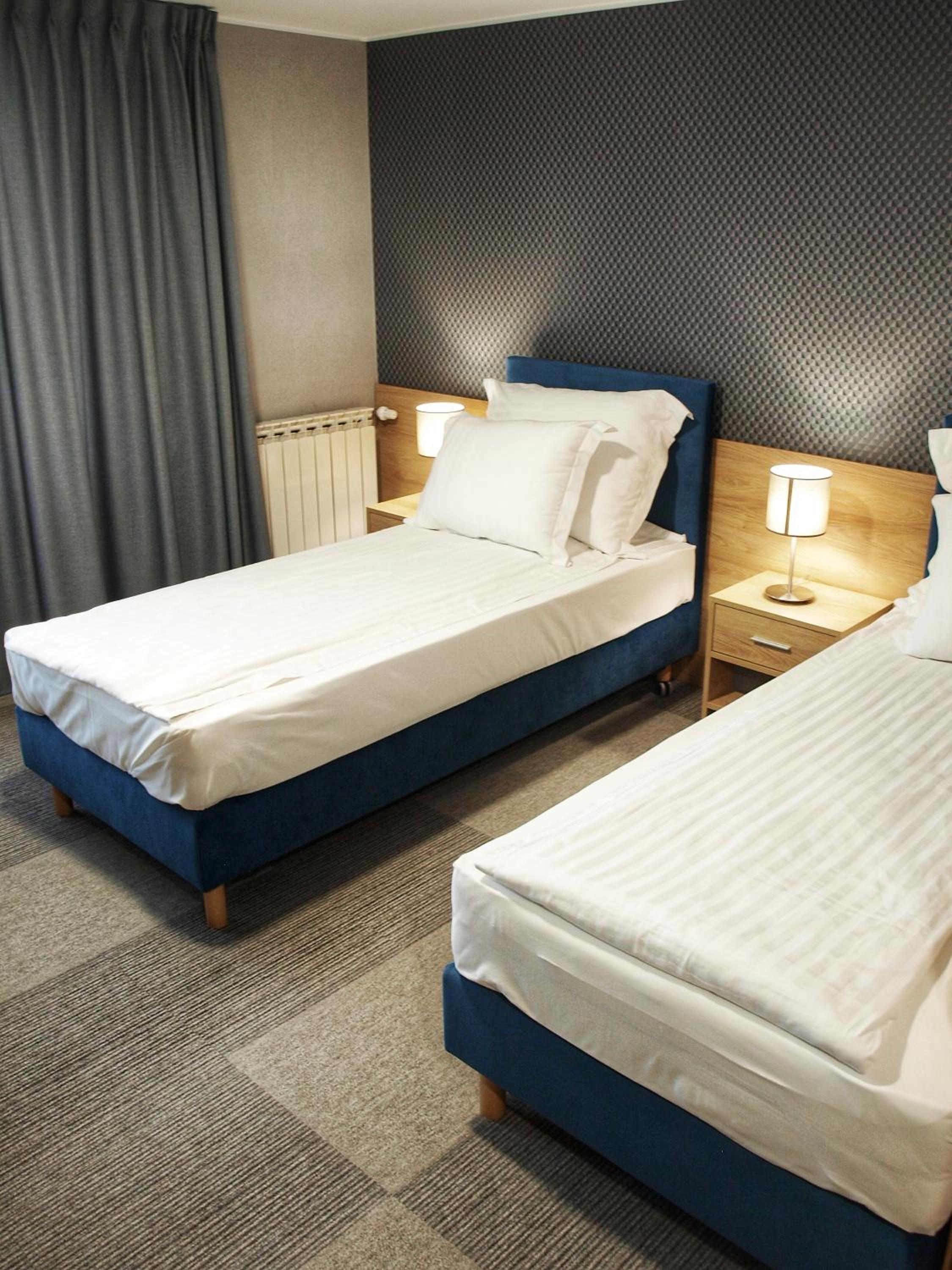Standard Double Room - Photo 8