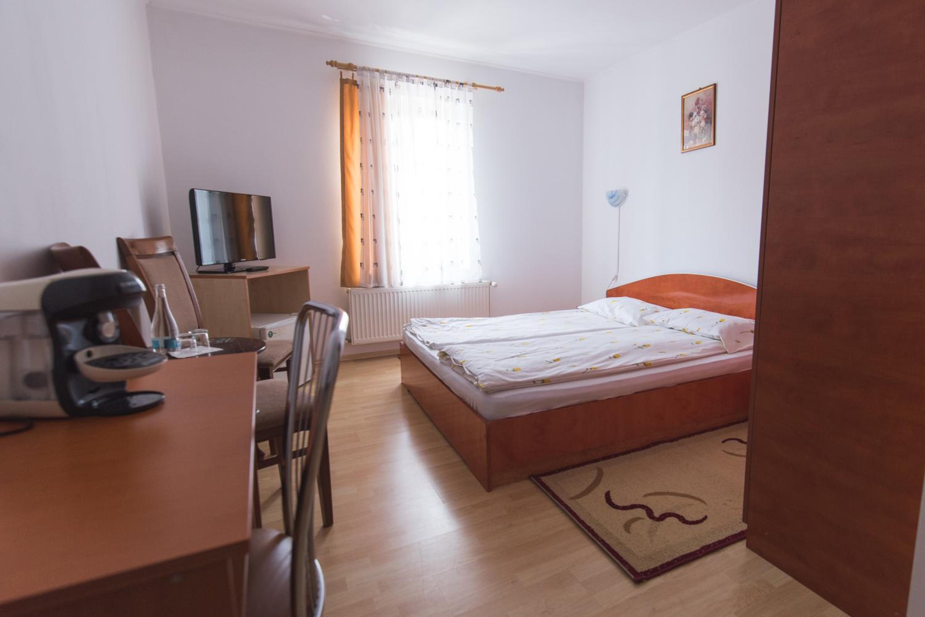 Standard Double Room - Photo 6
