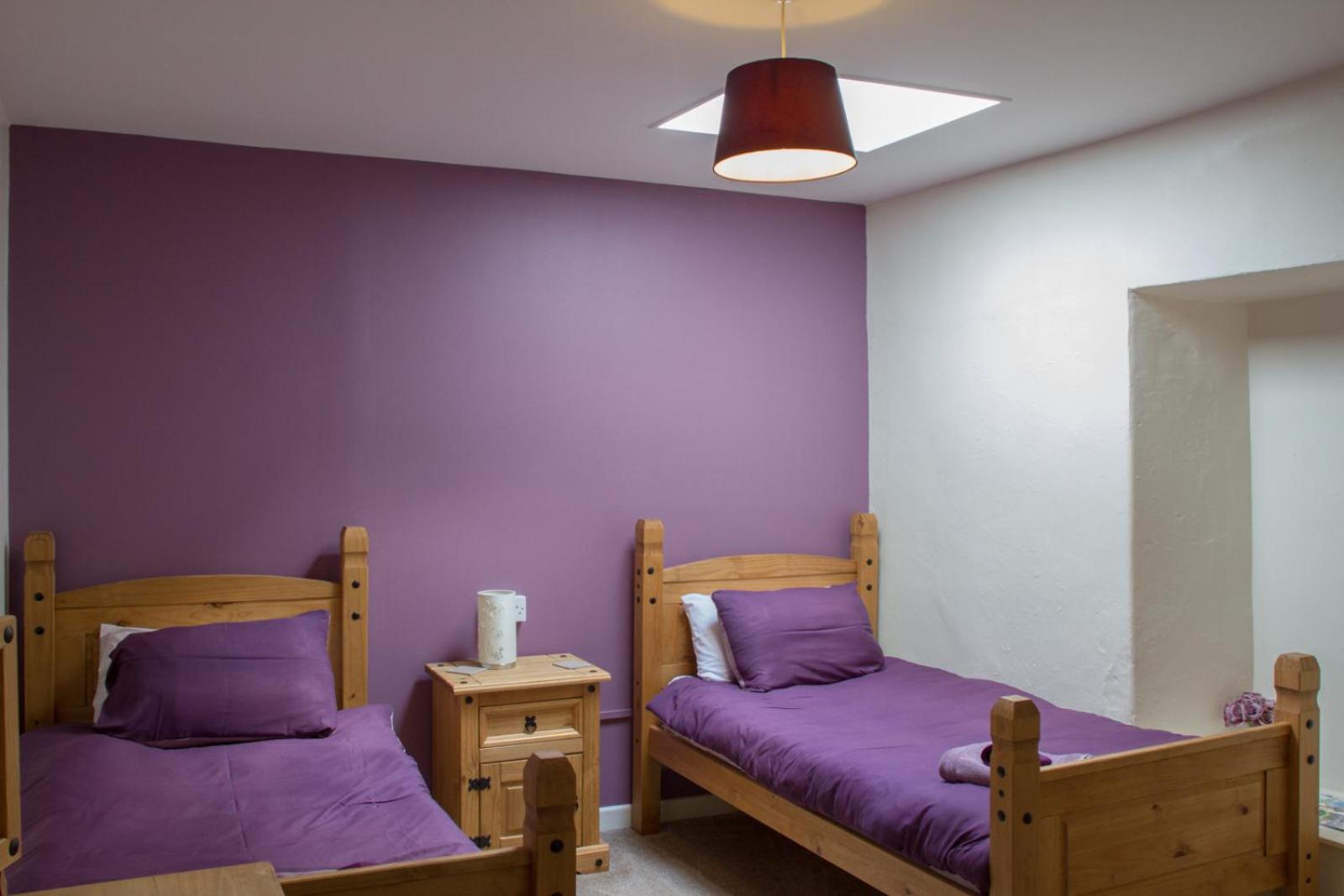 Standard Twin Room with Shared Bathroom photo 3