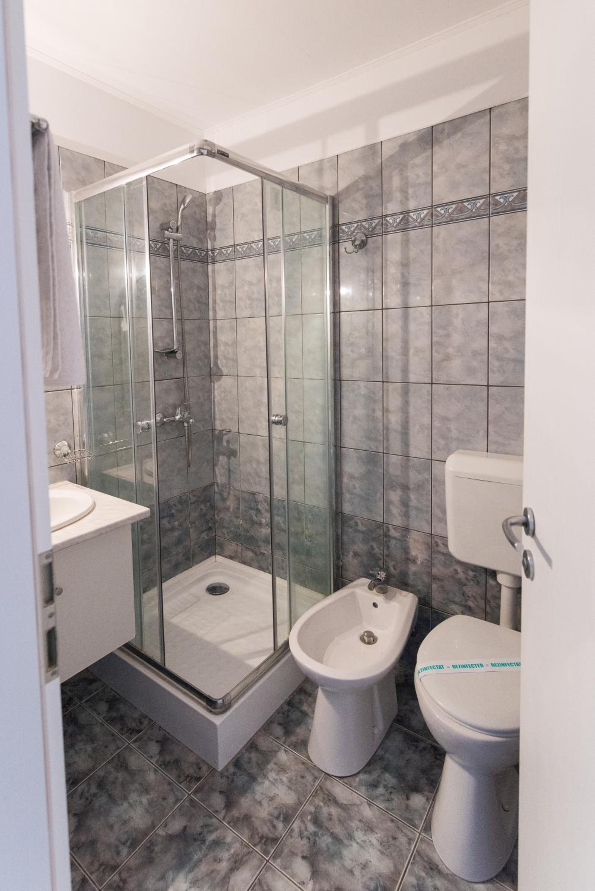 Standard Double Room - Photo 5