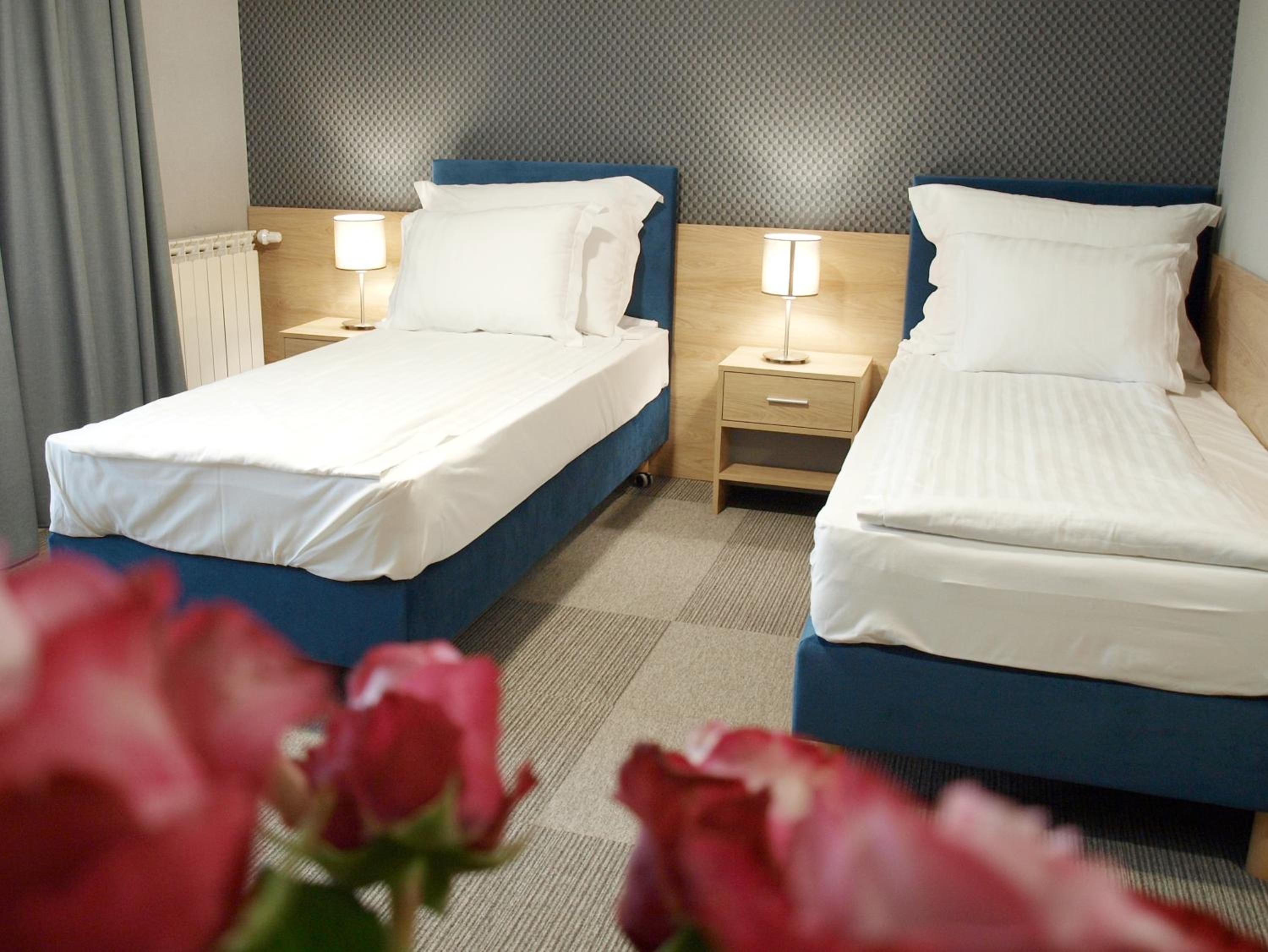 Standard Double Room - Photo 6