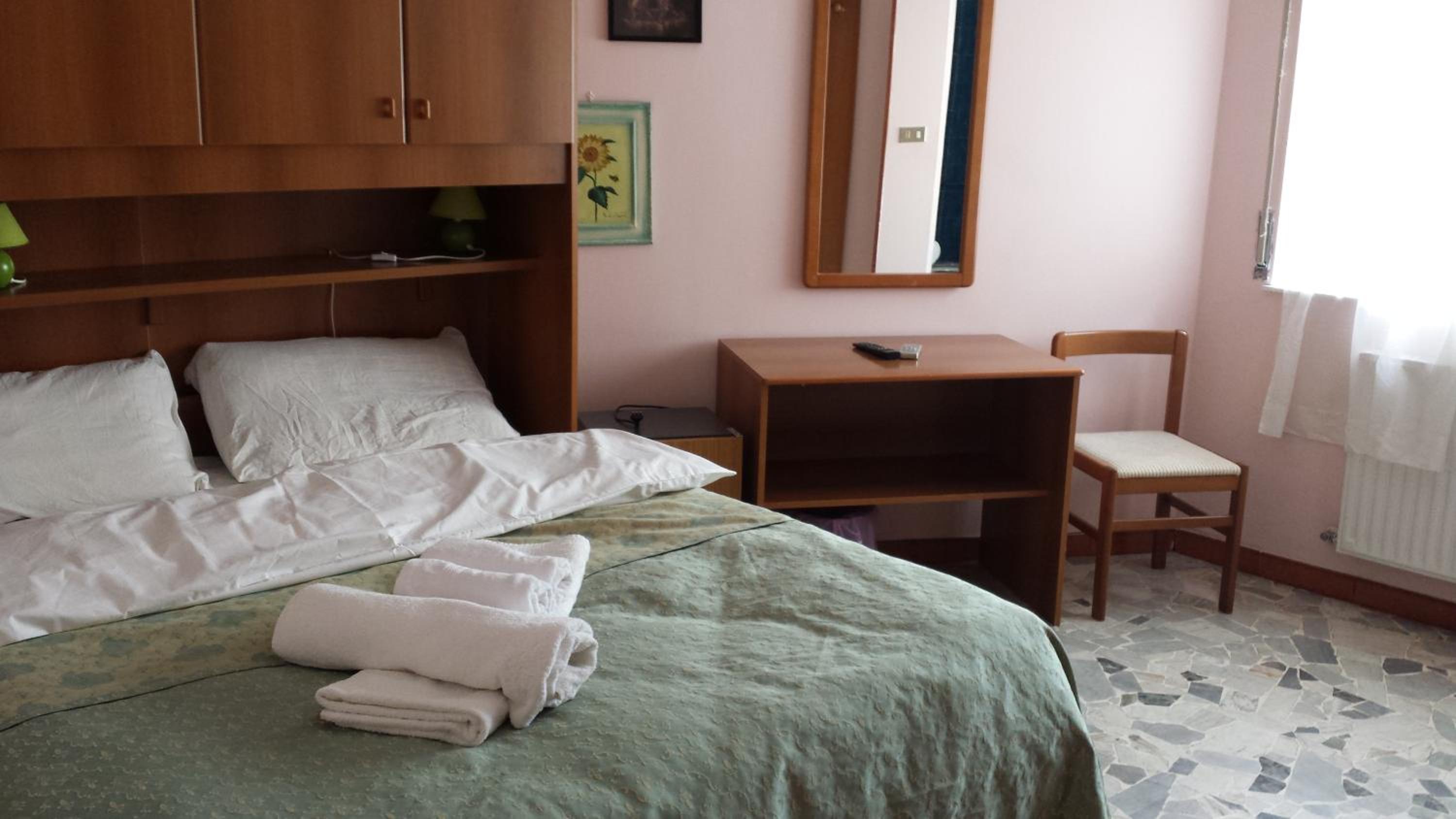 Double or Twin Room - Photo 10