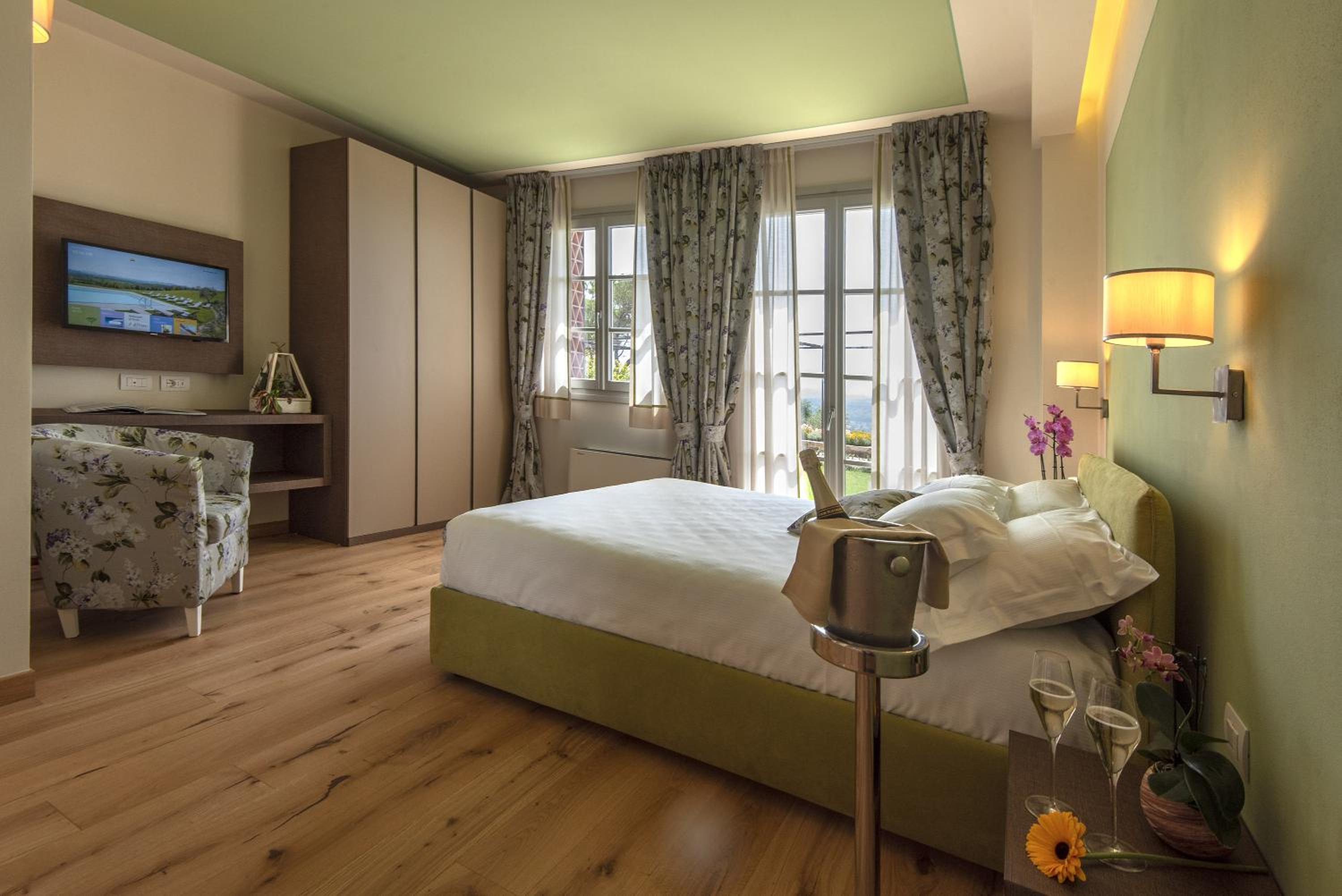 Deluxe Suite - Photo 14