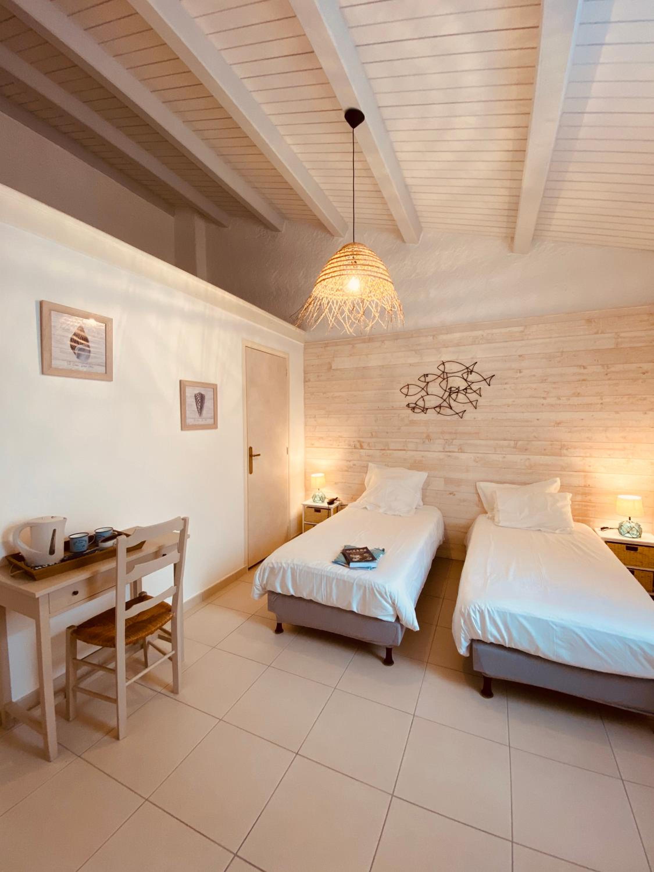 Quadruple Room - Disability Access - Photo 4
