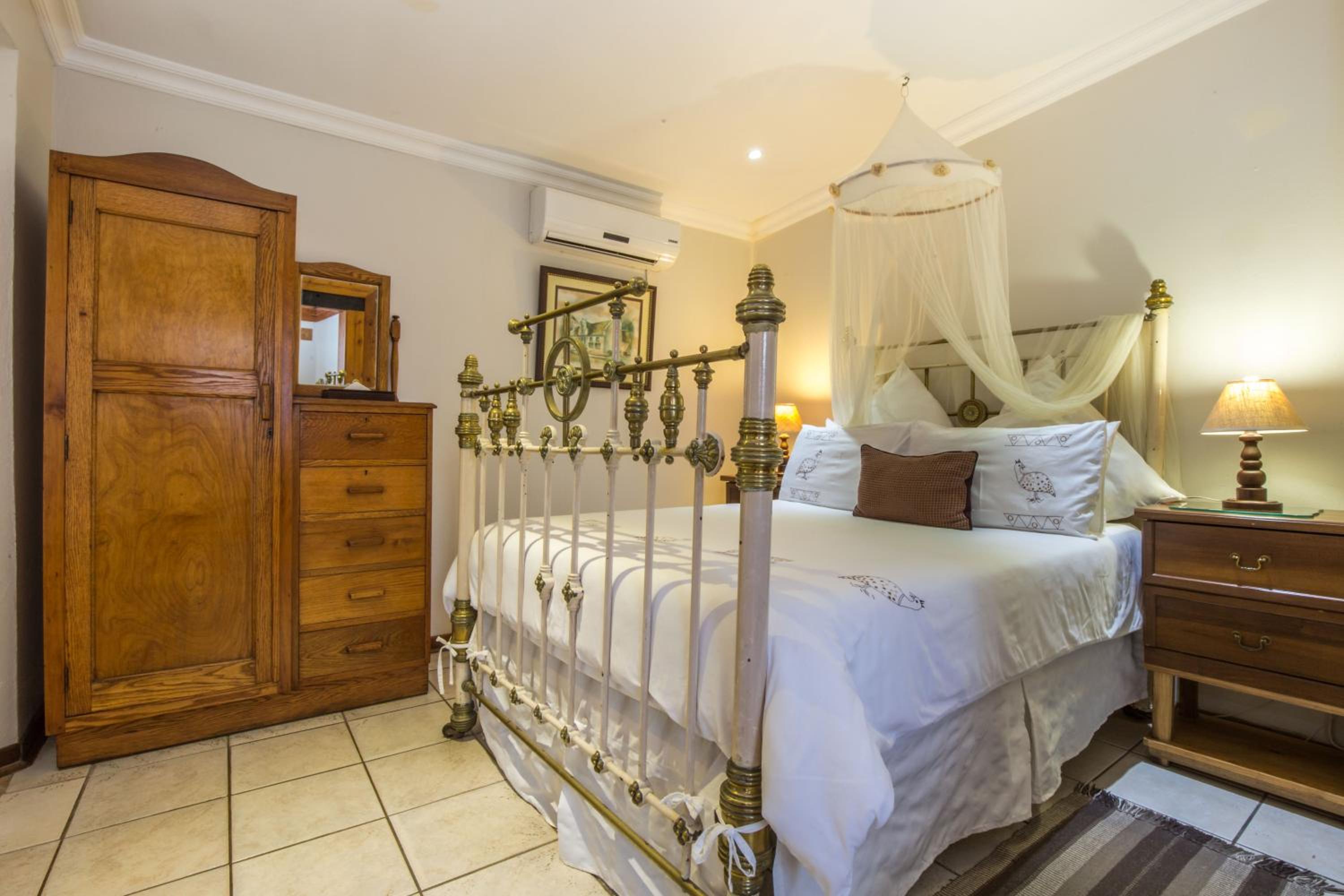 Standard Double Room - Photo 8