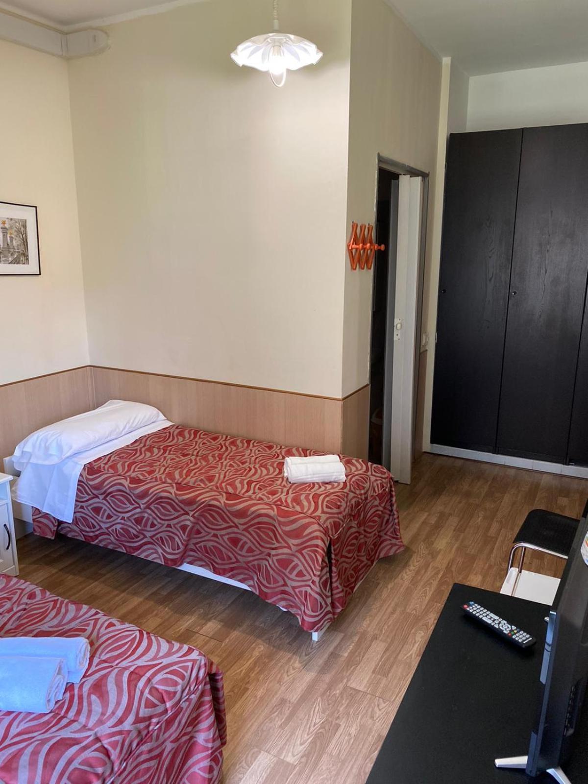 Double or Twin Room with Private Bathroom - Photo 1
