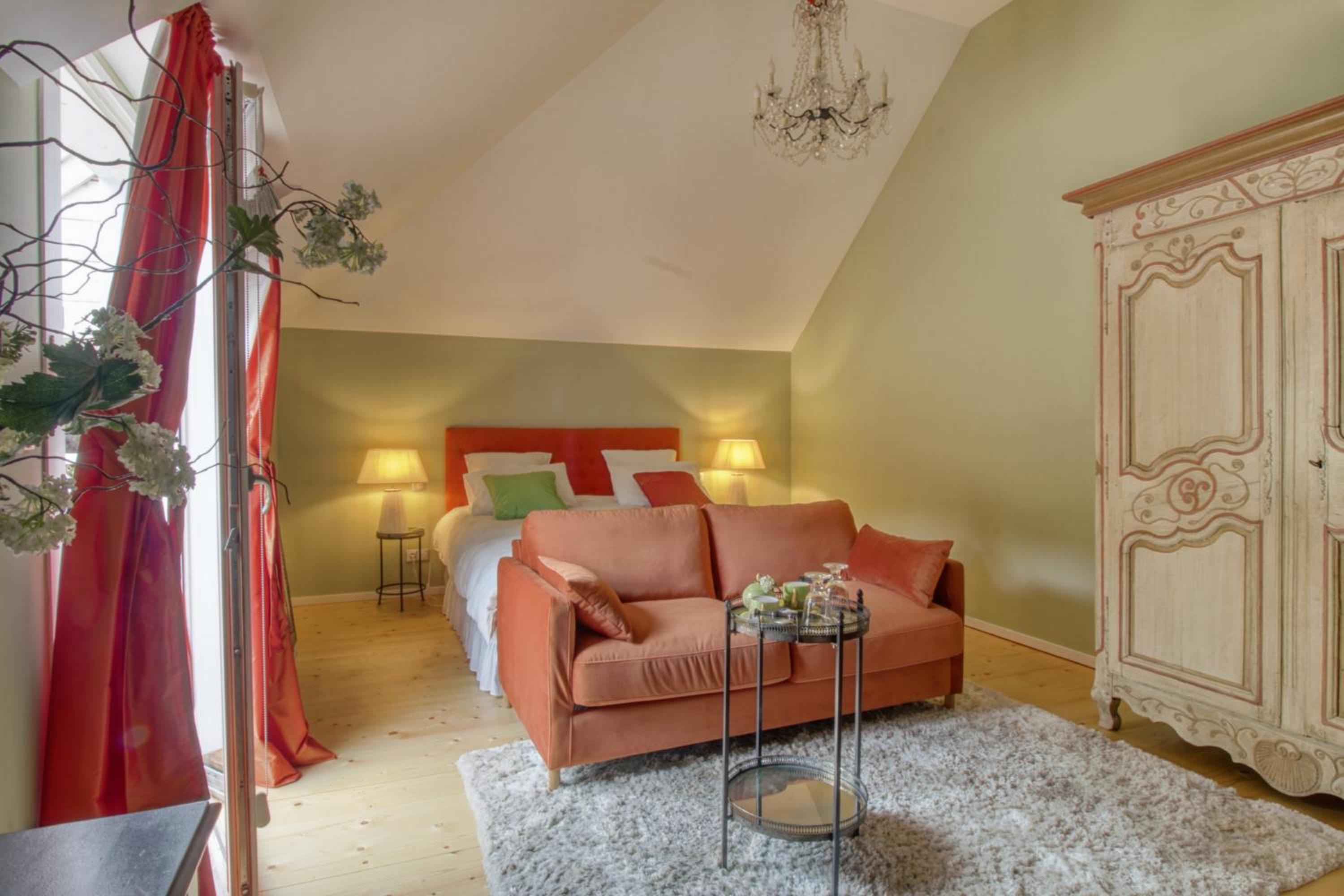 Queen Room with Balcony photo 1