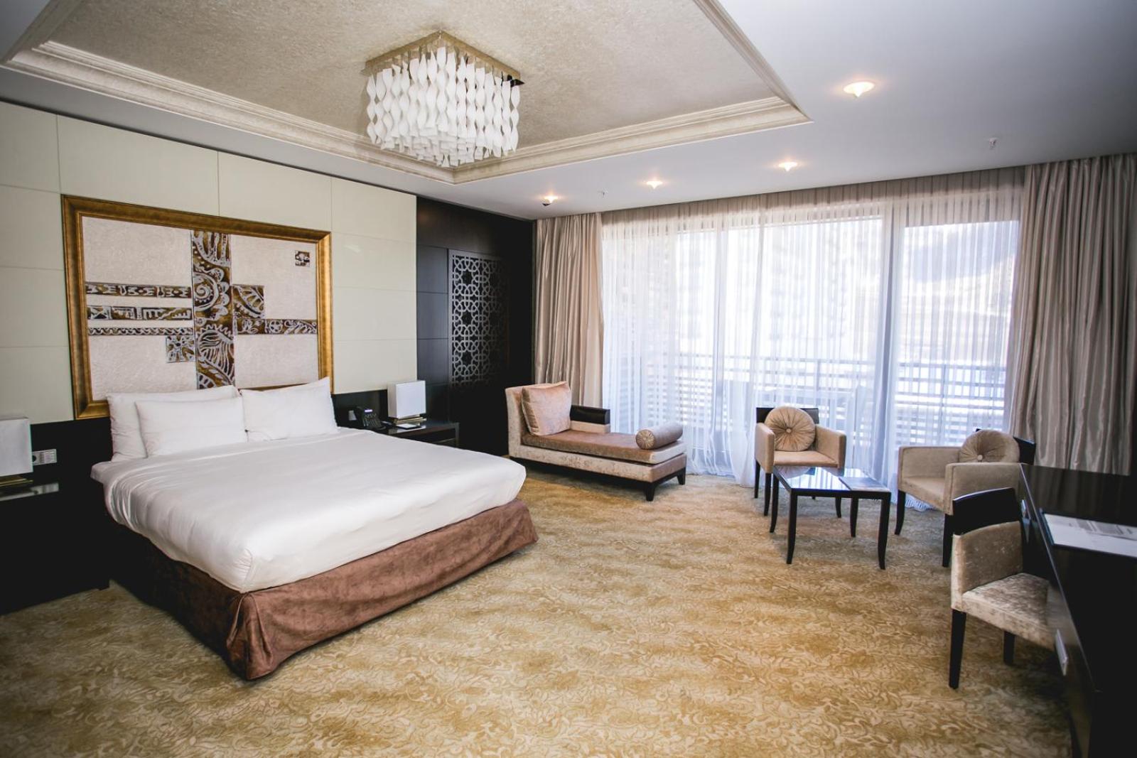 Junior Suite with Plaza view photo 1