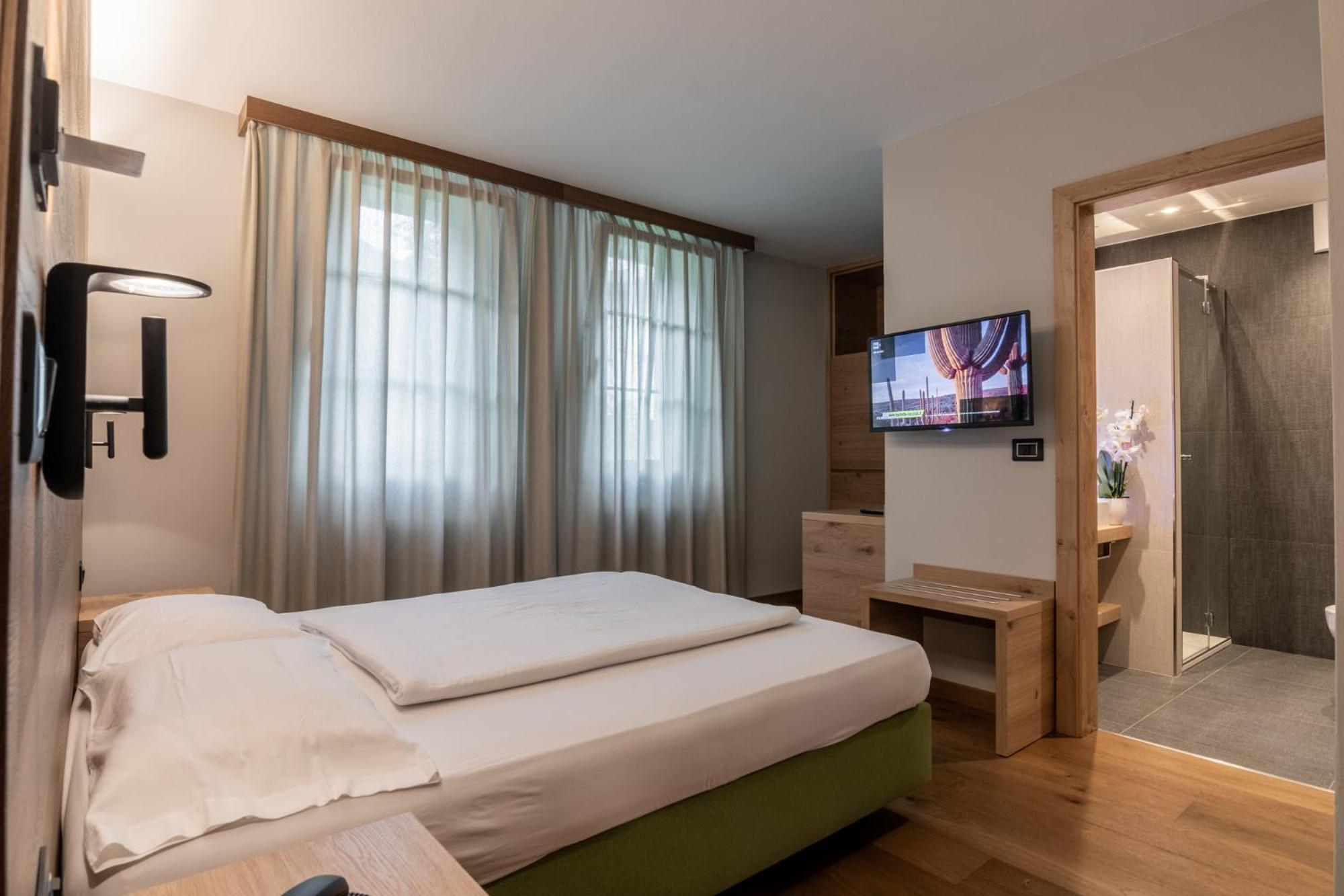 Double or Twin Room - Photo 4