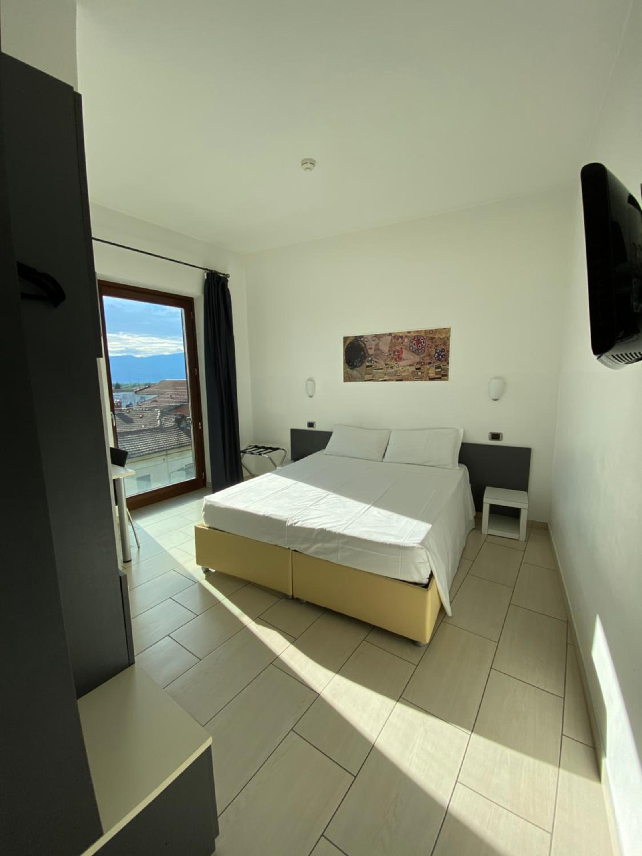 Deluxe Double or Twin Room - Photo 7